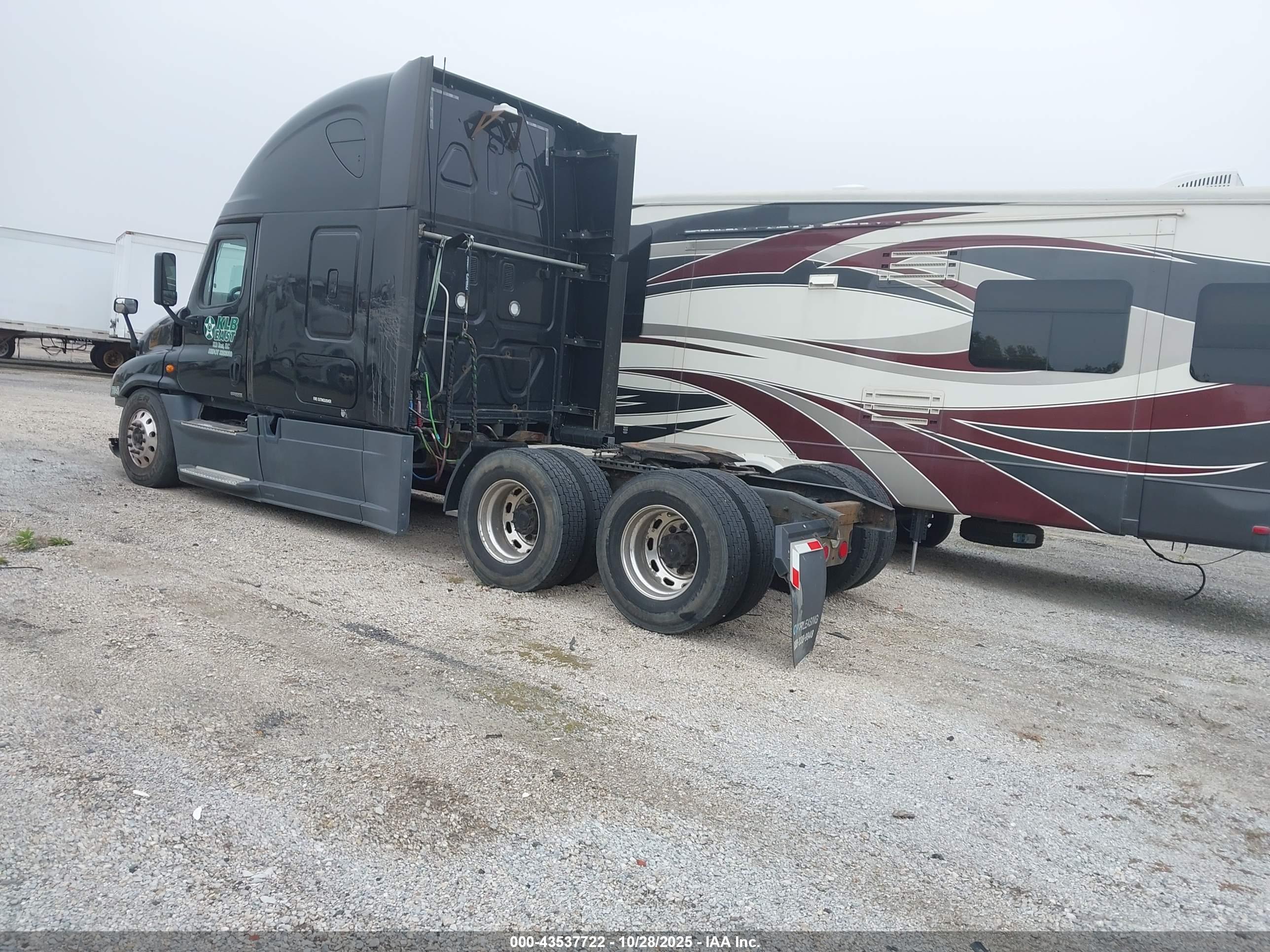 FREIGHTLINER CASCADIA image 3