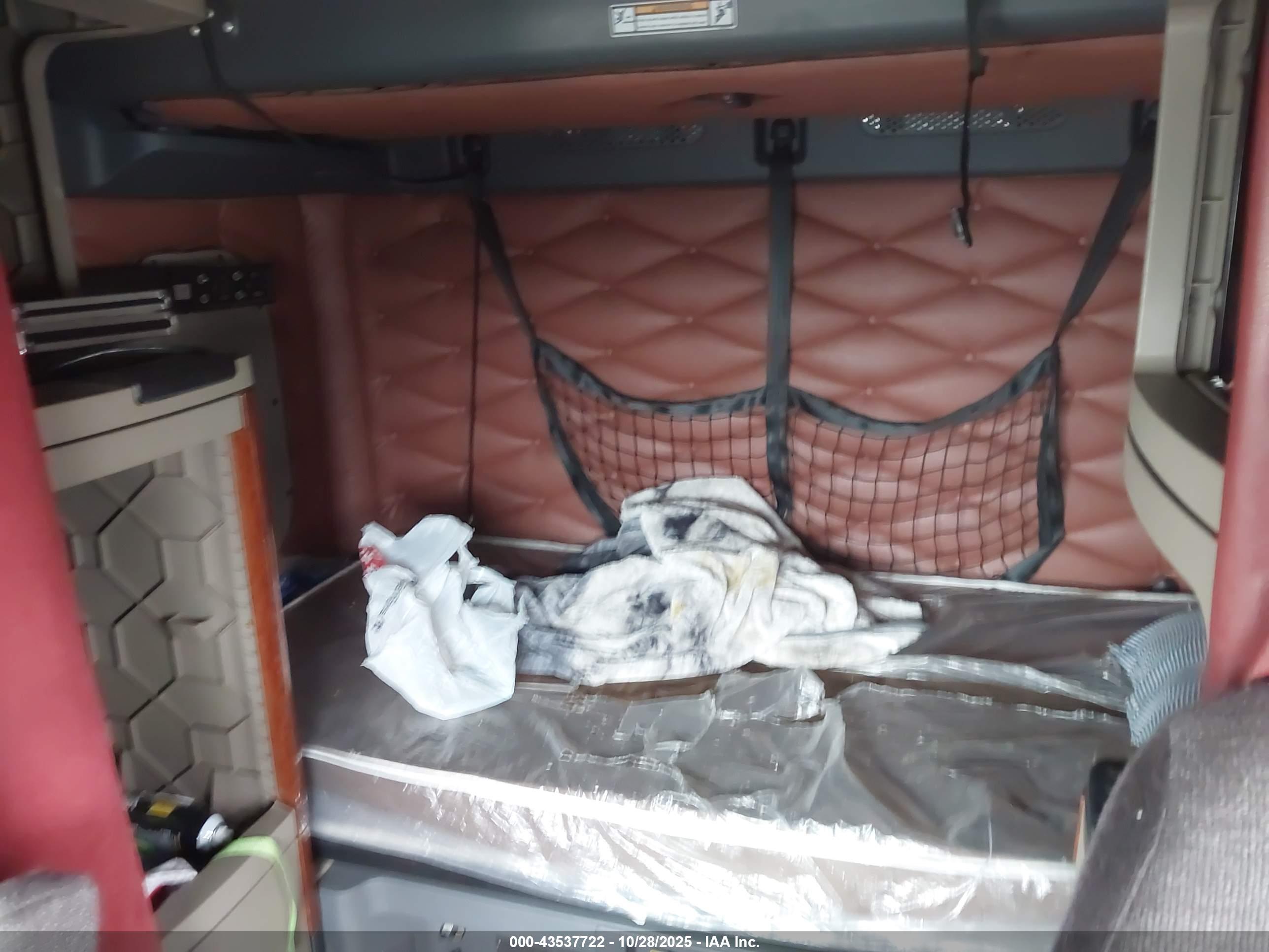 FREIGHTLINER CASCADIA image 8