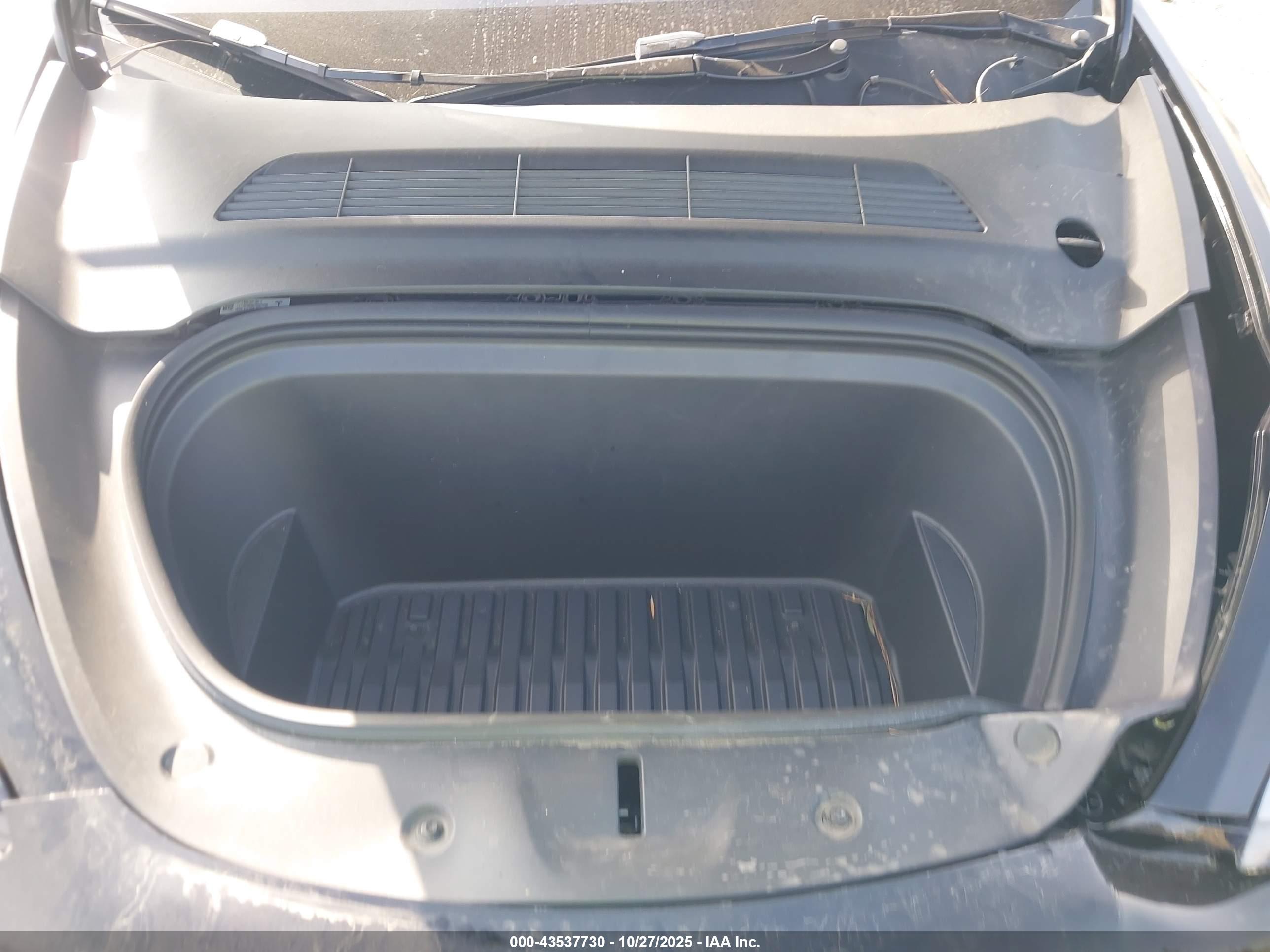 TESLA MODEL image 10