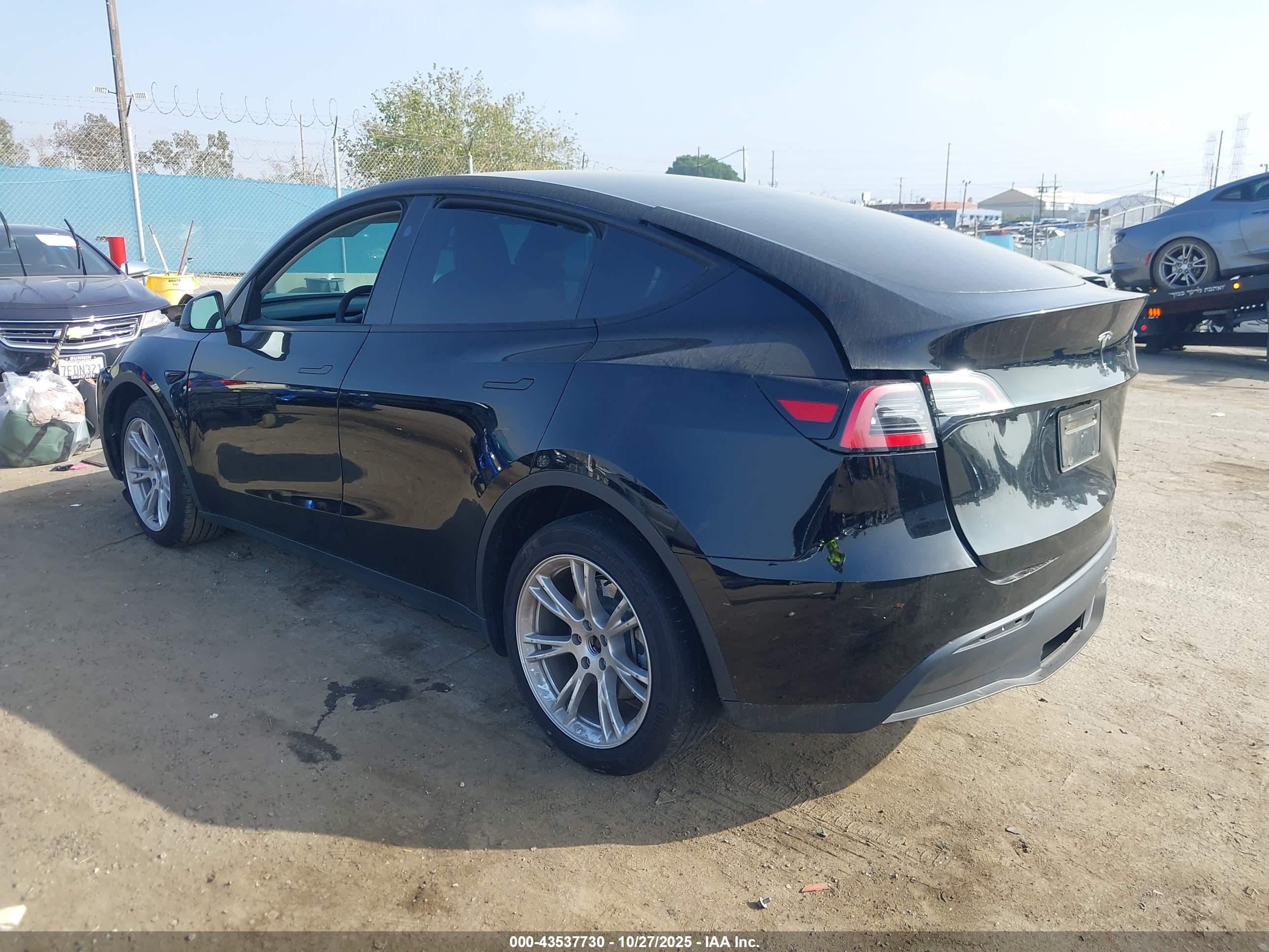 TESLA MODEL image 3