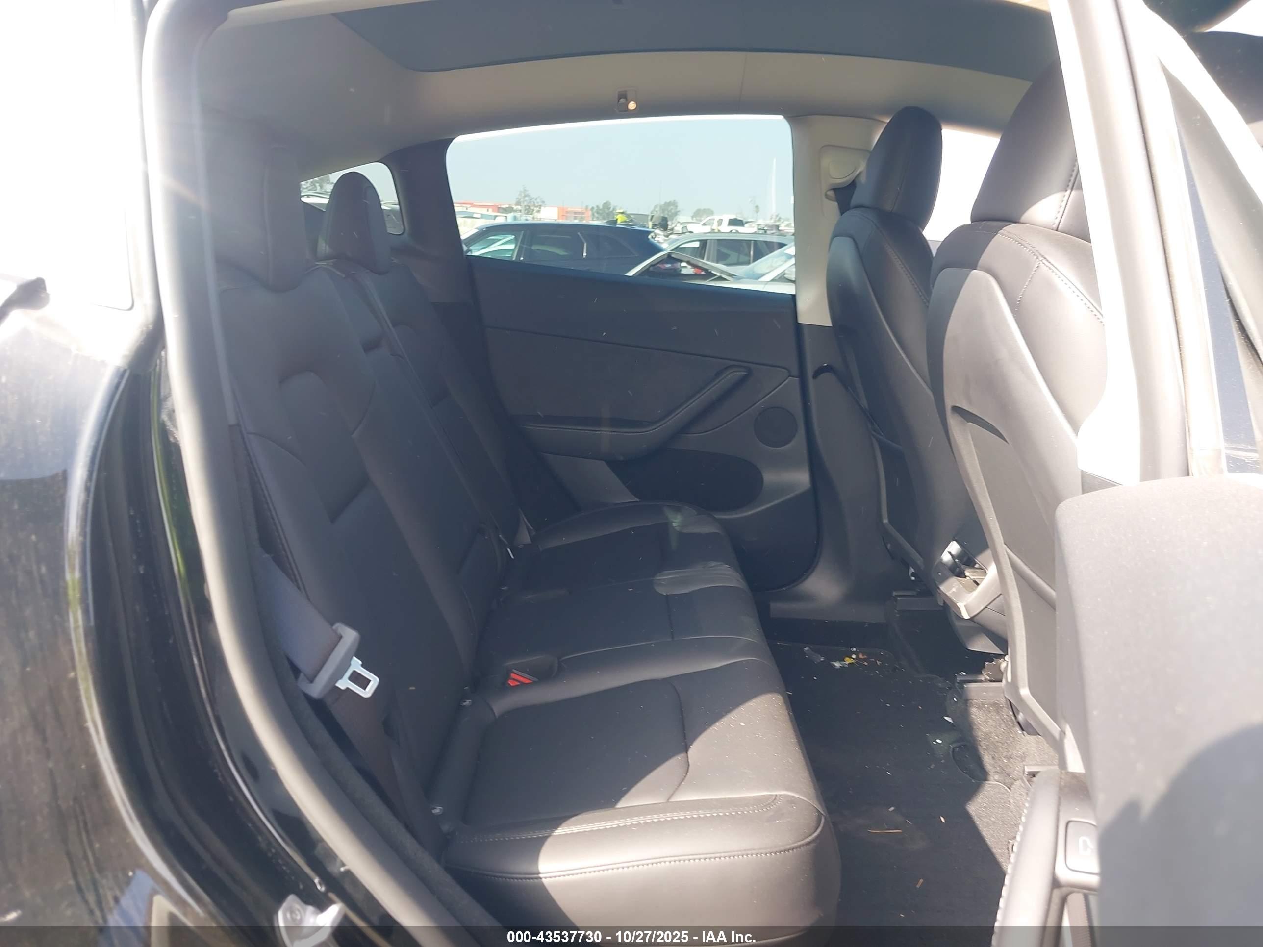 TESLA MODEL image 5