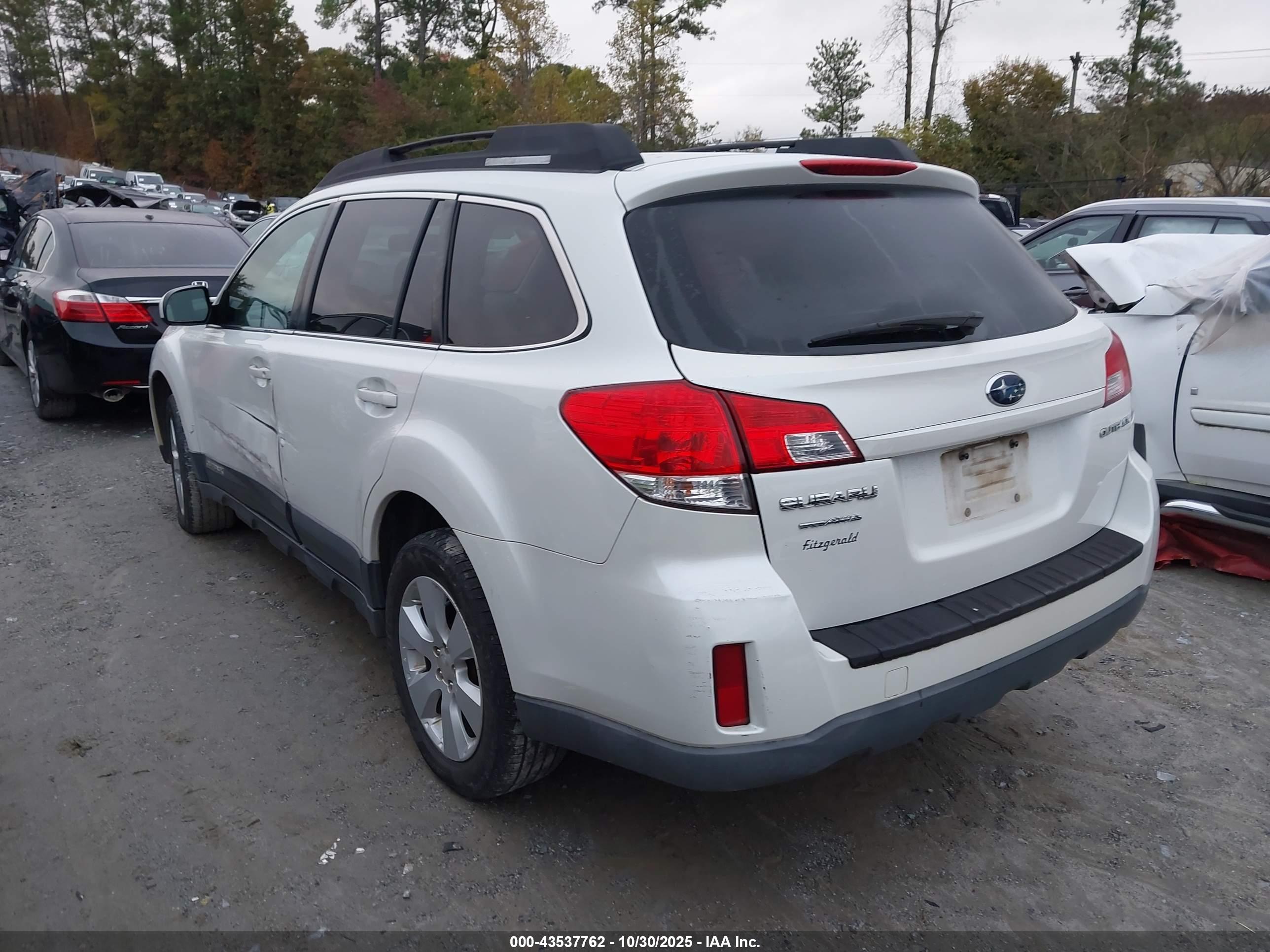 SUBARU OUTBACK image 3