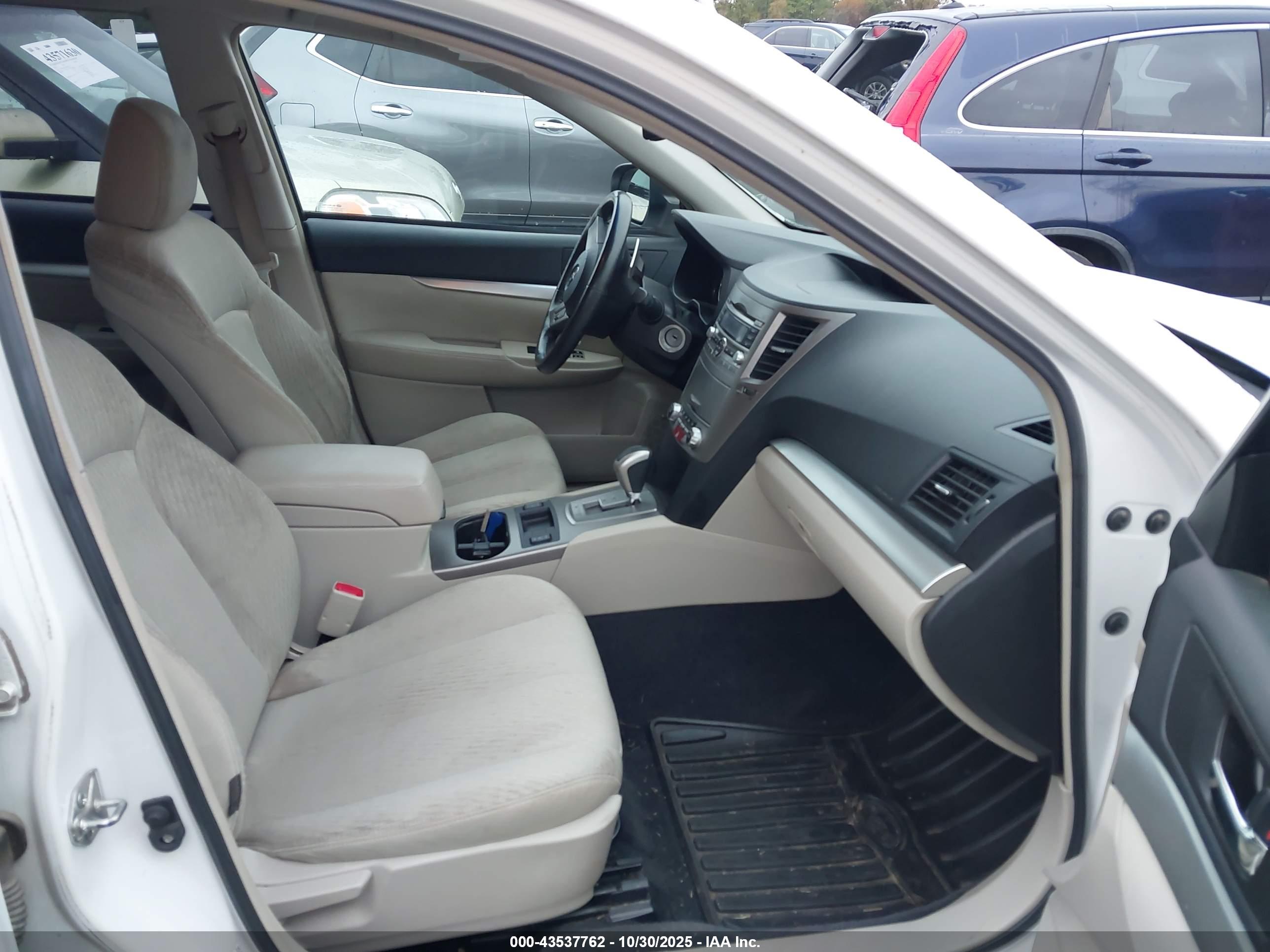 SUBARU OUTBACK image 5
