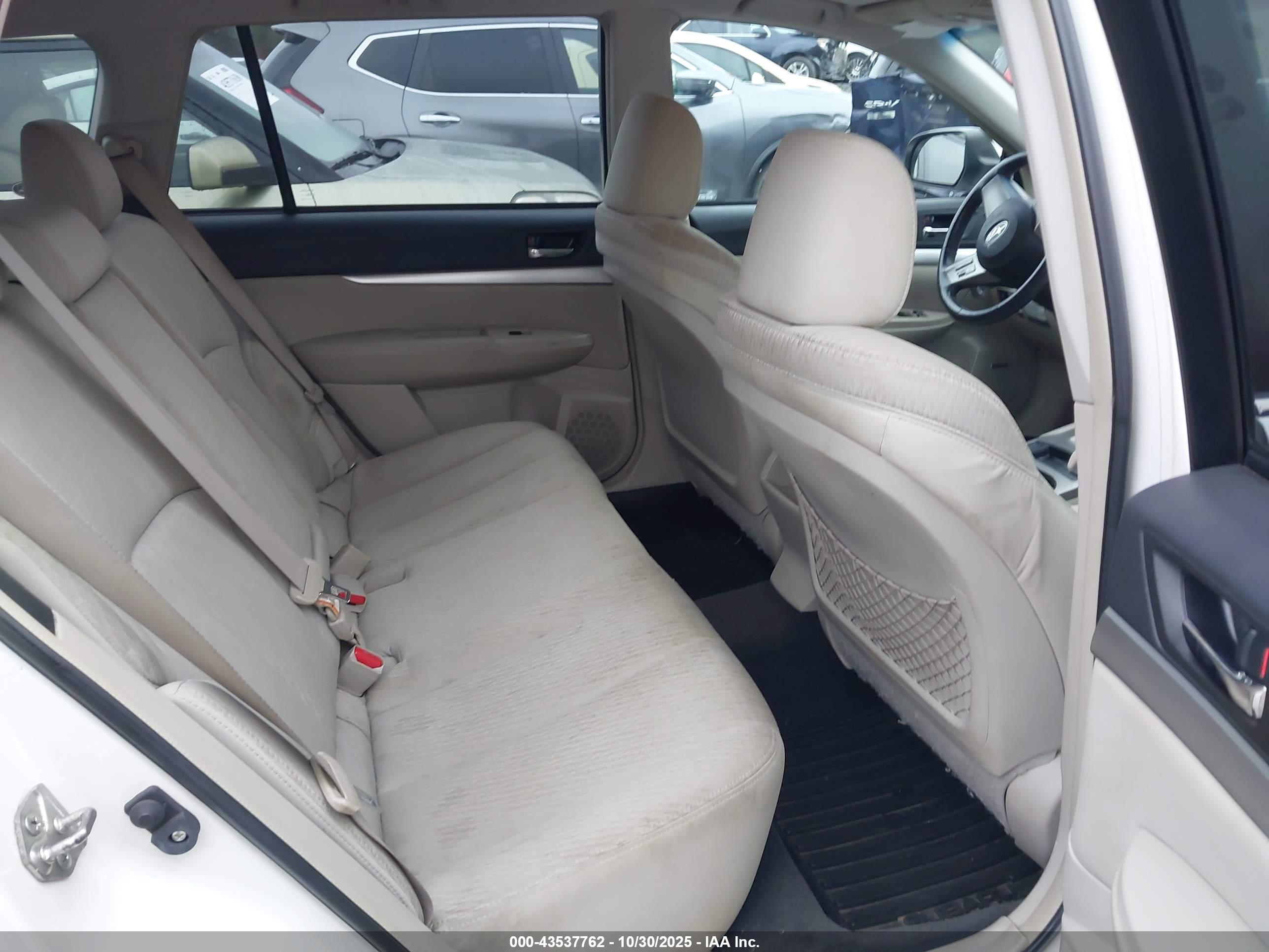 SUBARU OUTBACK image 8