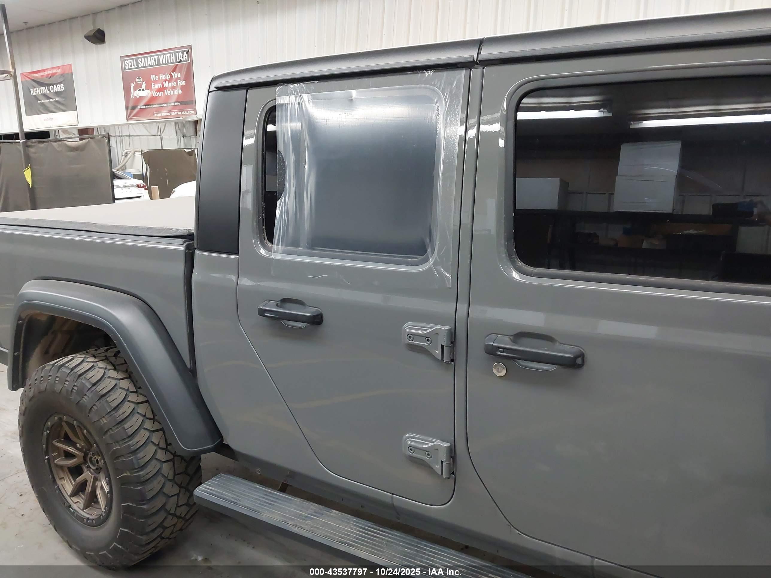 JEEP GLADIATOR image 6