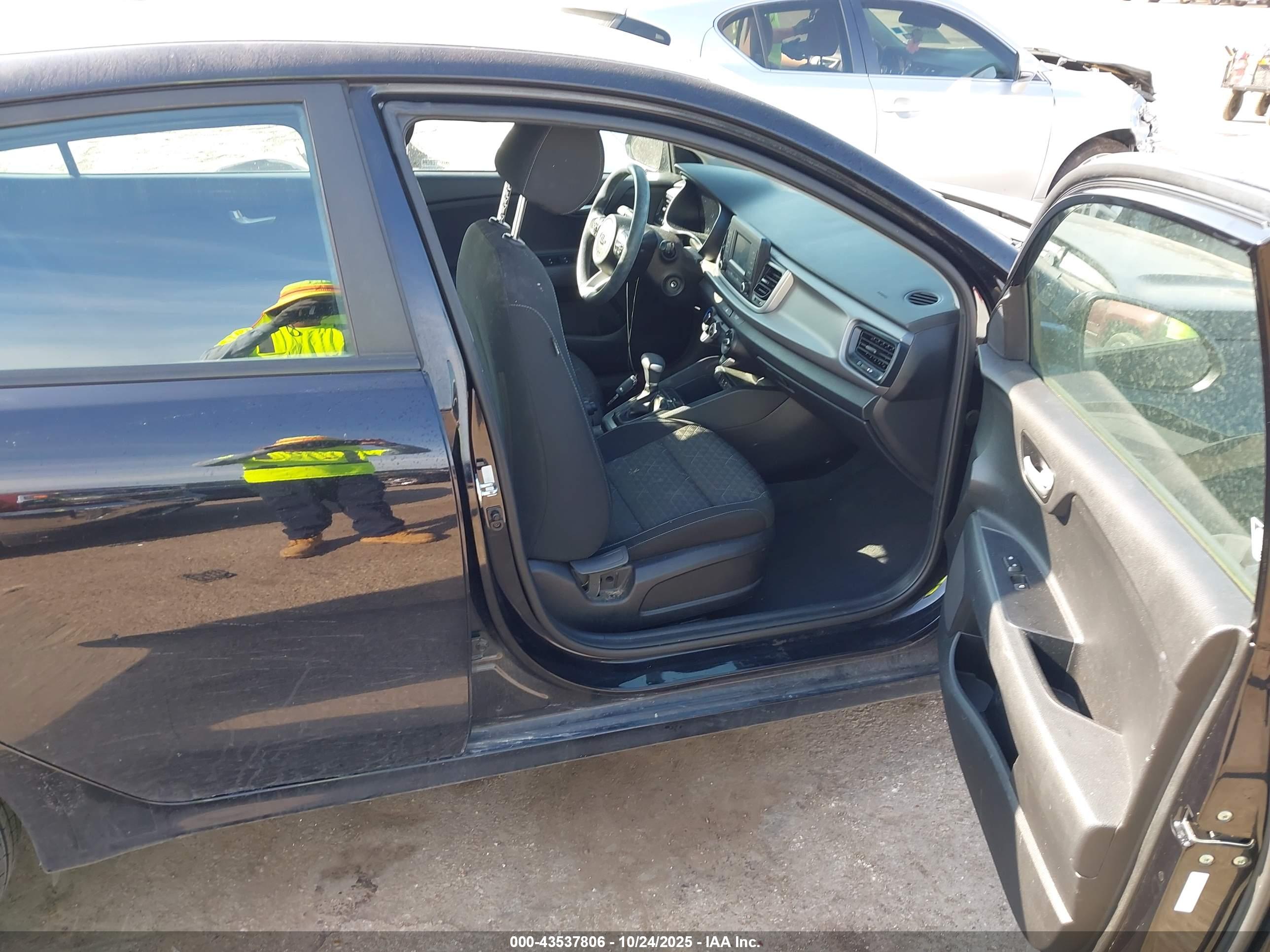KIA RIO image 5