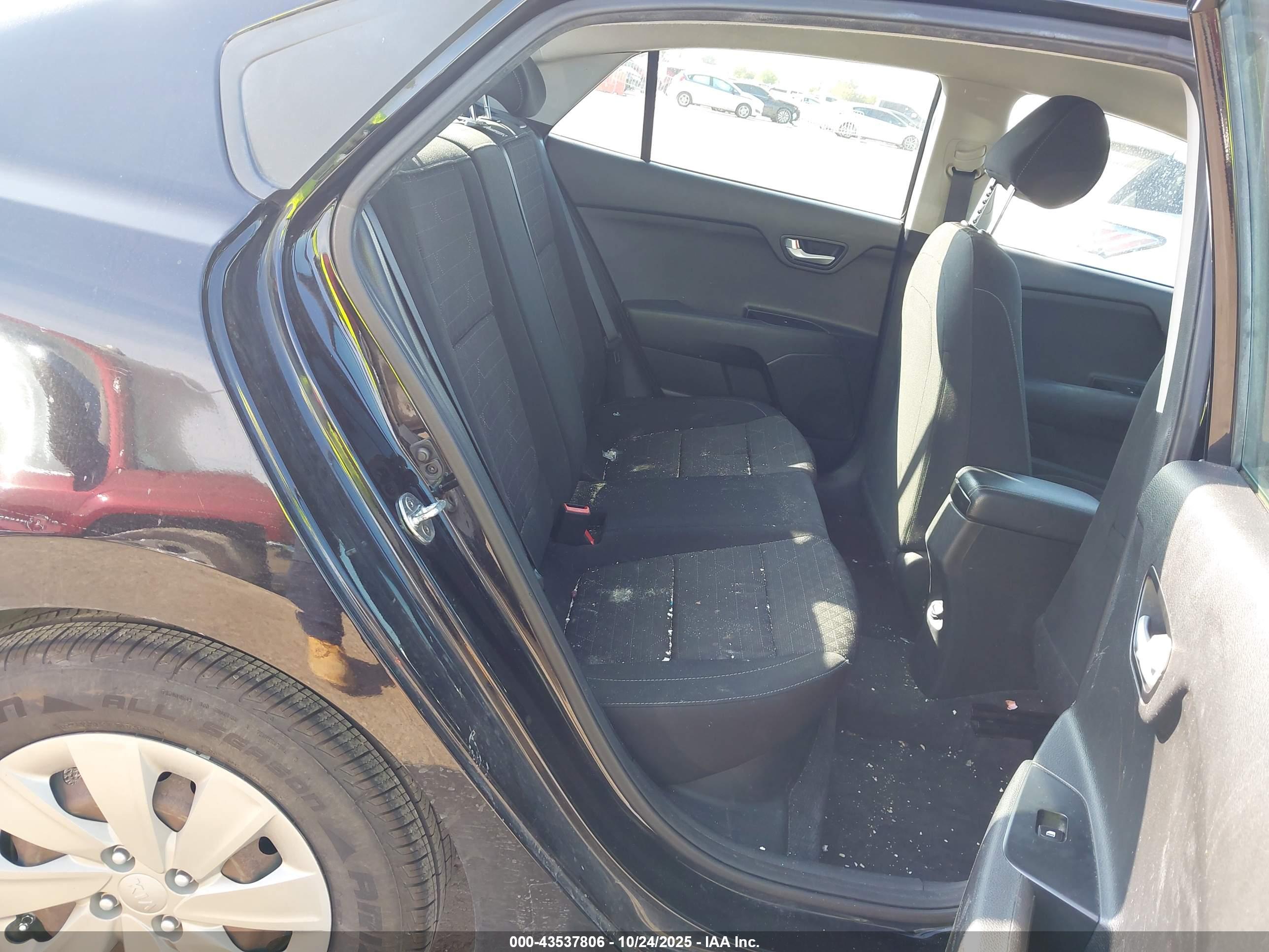 KIA RIO image 8