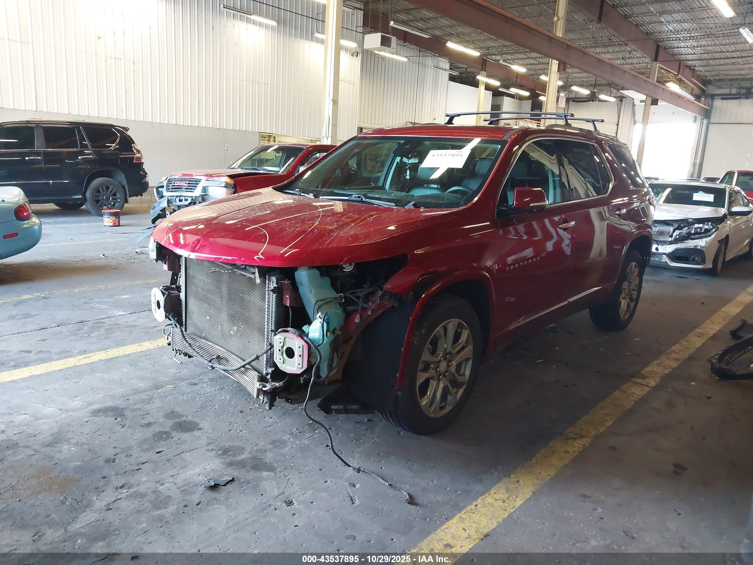 CHEVROLET TRAVERSE image 2