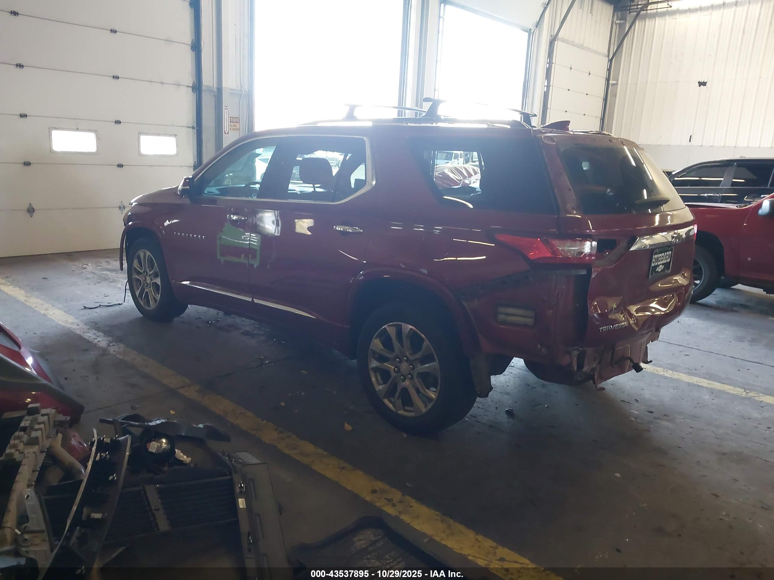 CHEVROLET TRAVERSE image 3