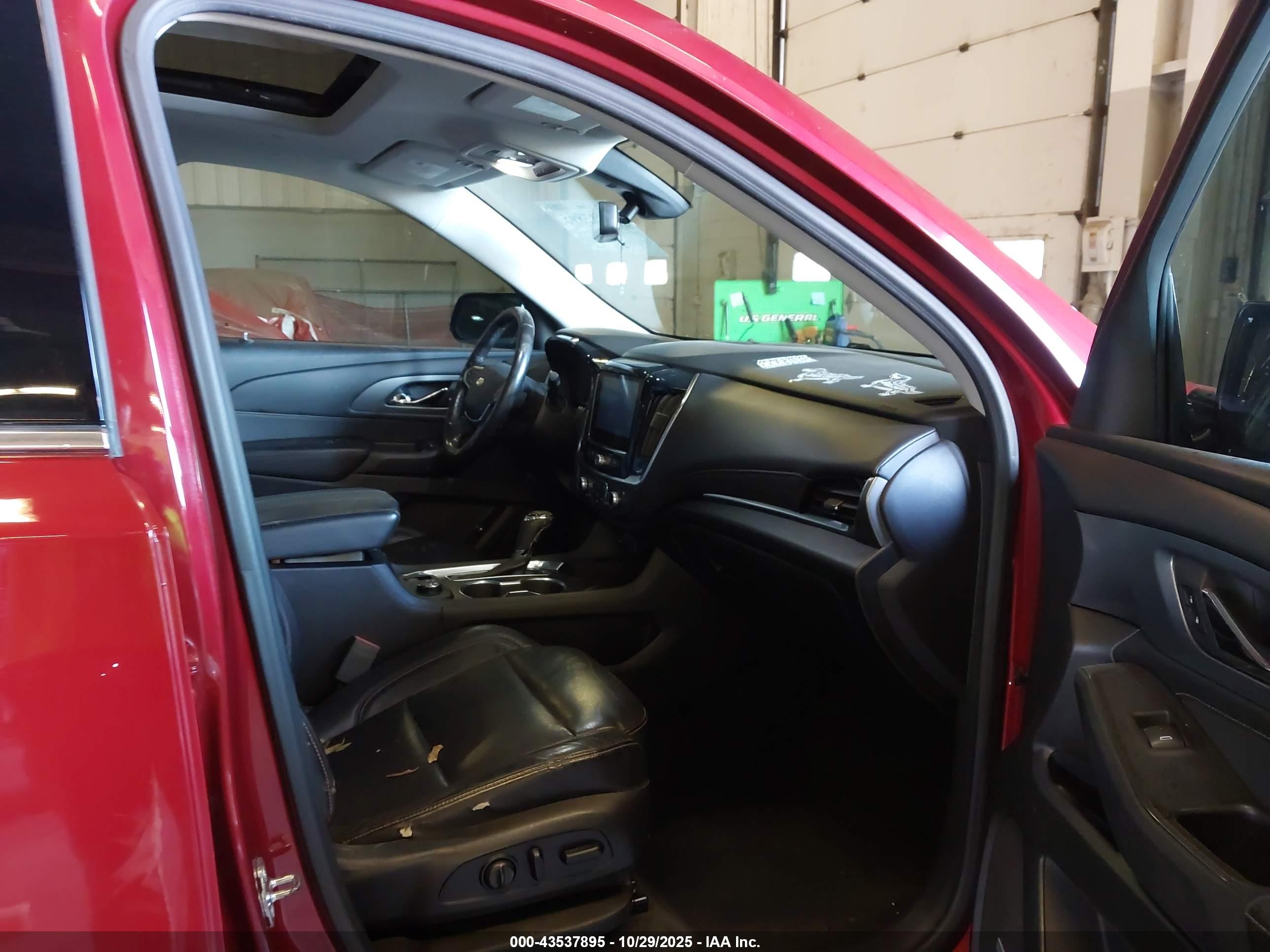 CHEVROLET TRAVERSE image 5