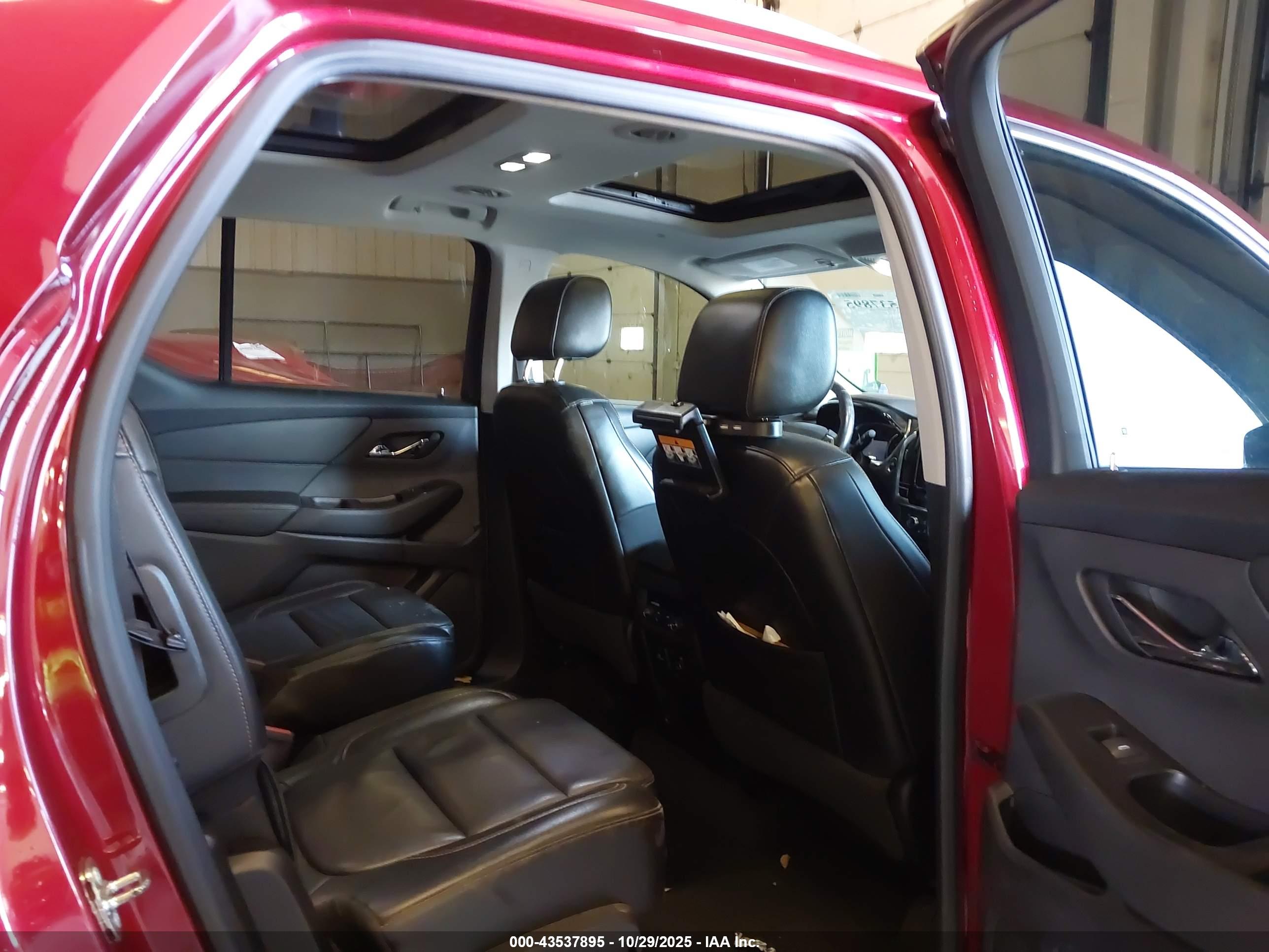 CHEVROLET TRAVERSE image 8