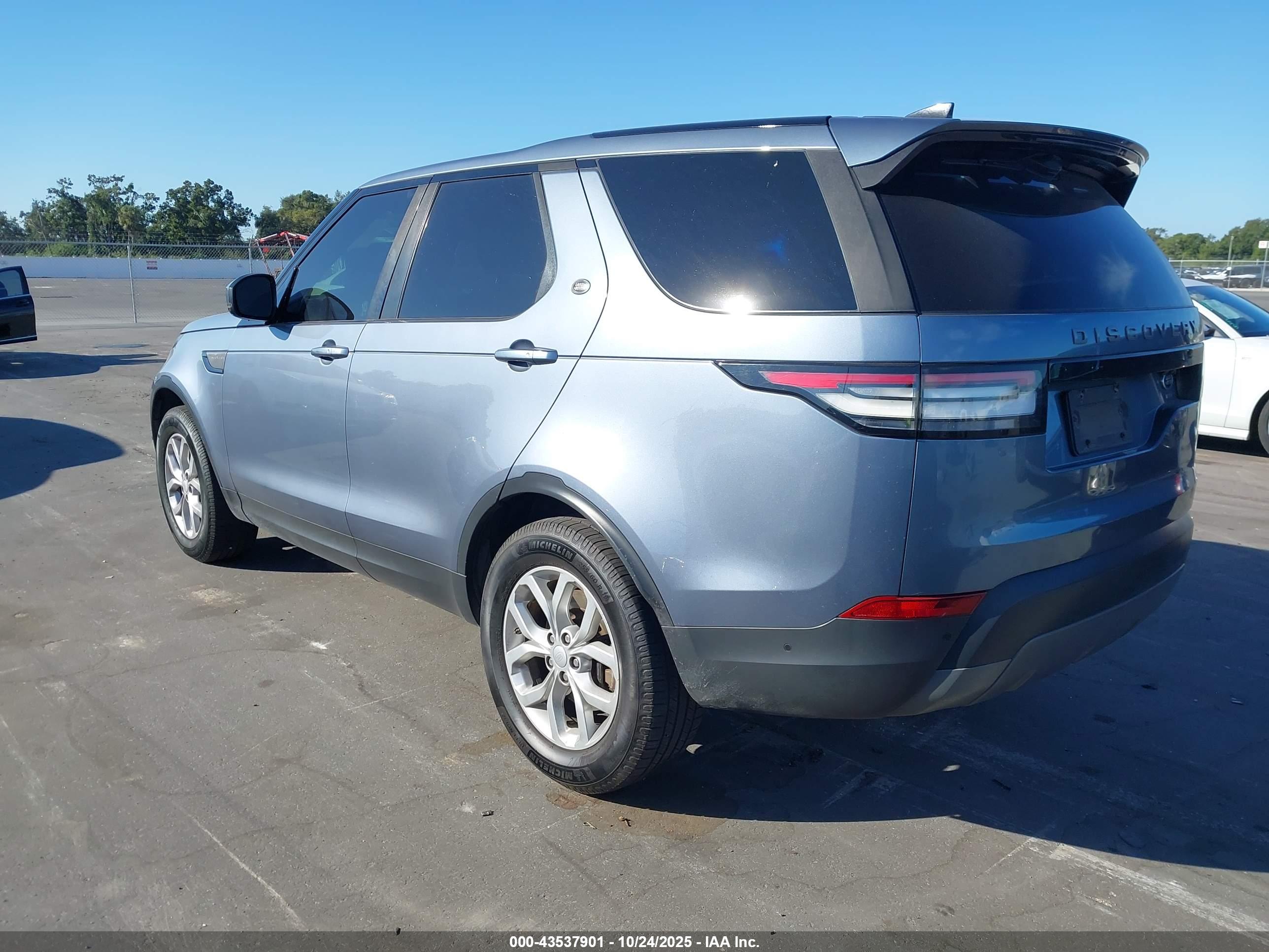 LAND ROVER image 3