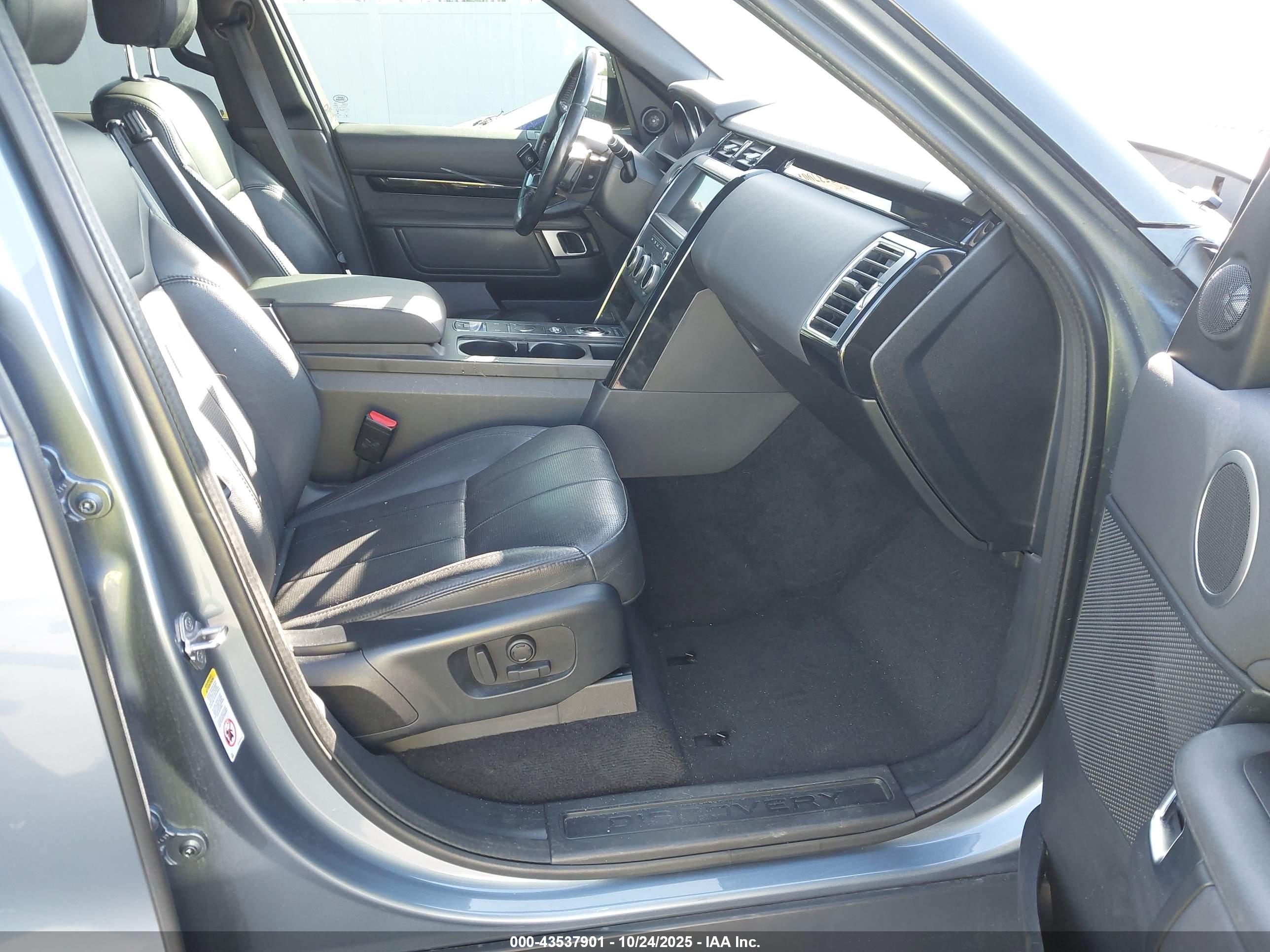 LAND ROVER image 5