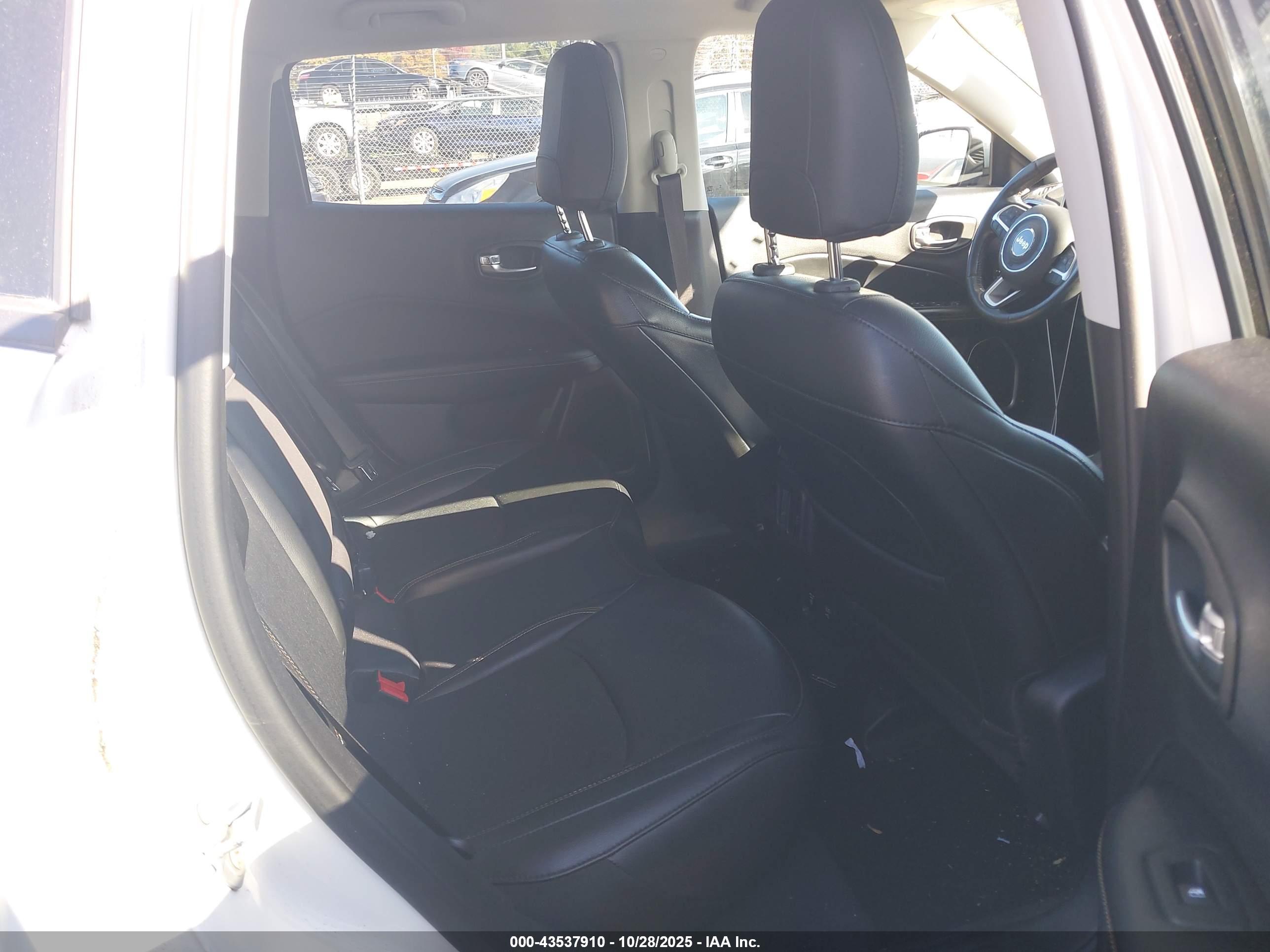 JEEP COMPASS image 8