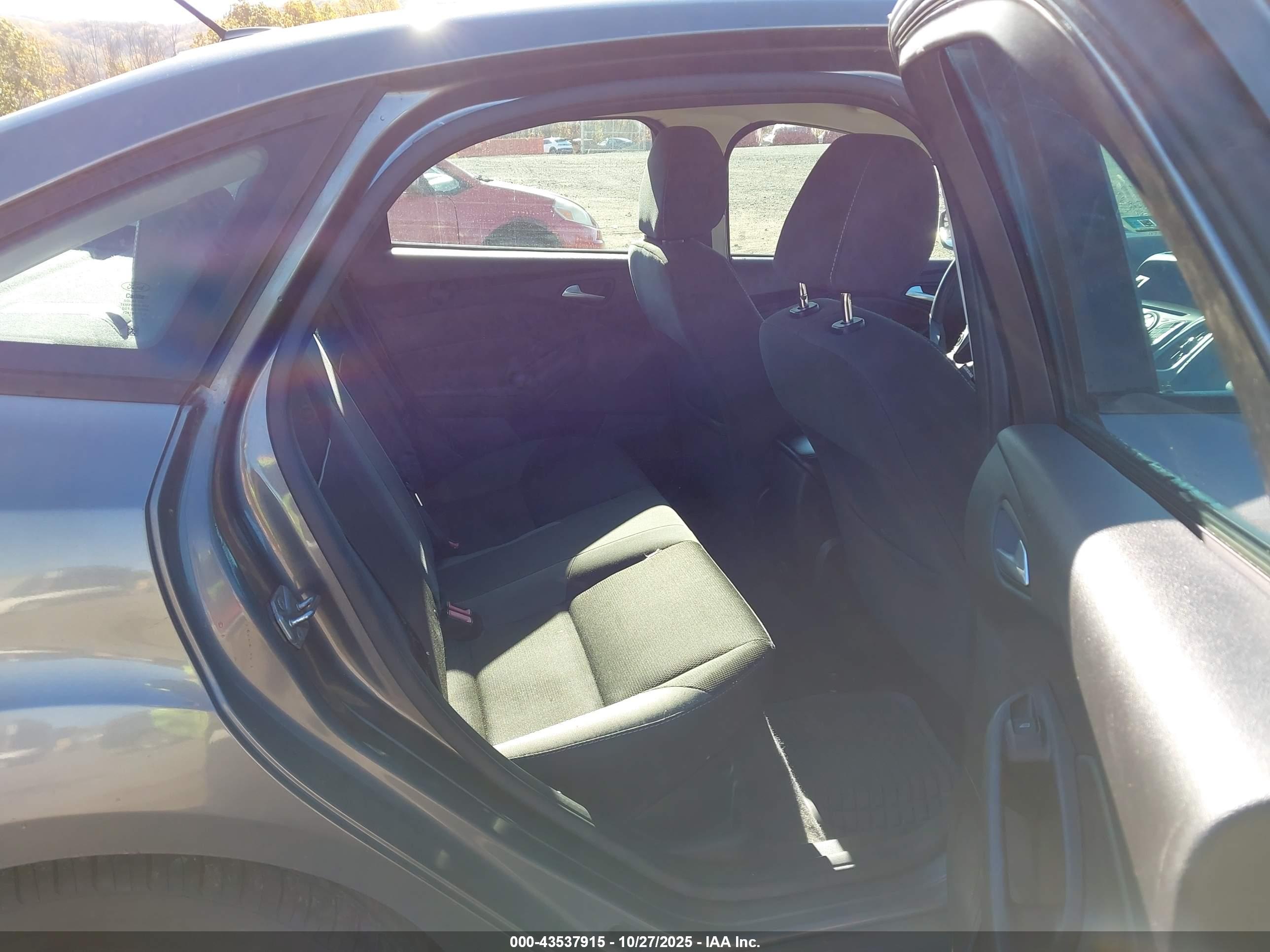 FORD FOCUS image 8