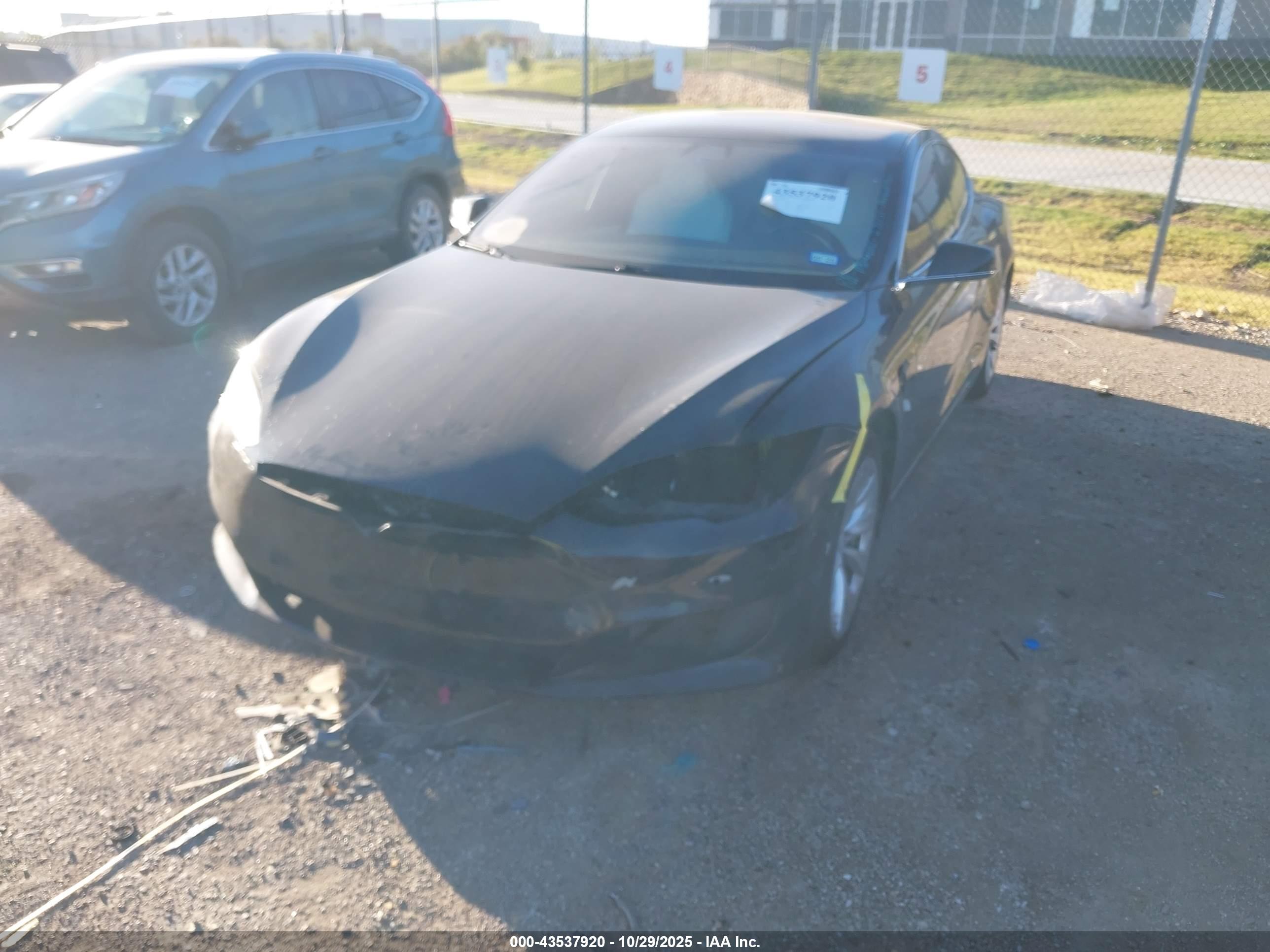 TESLA MODEL image 2