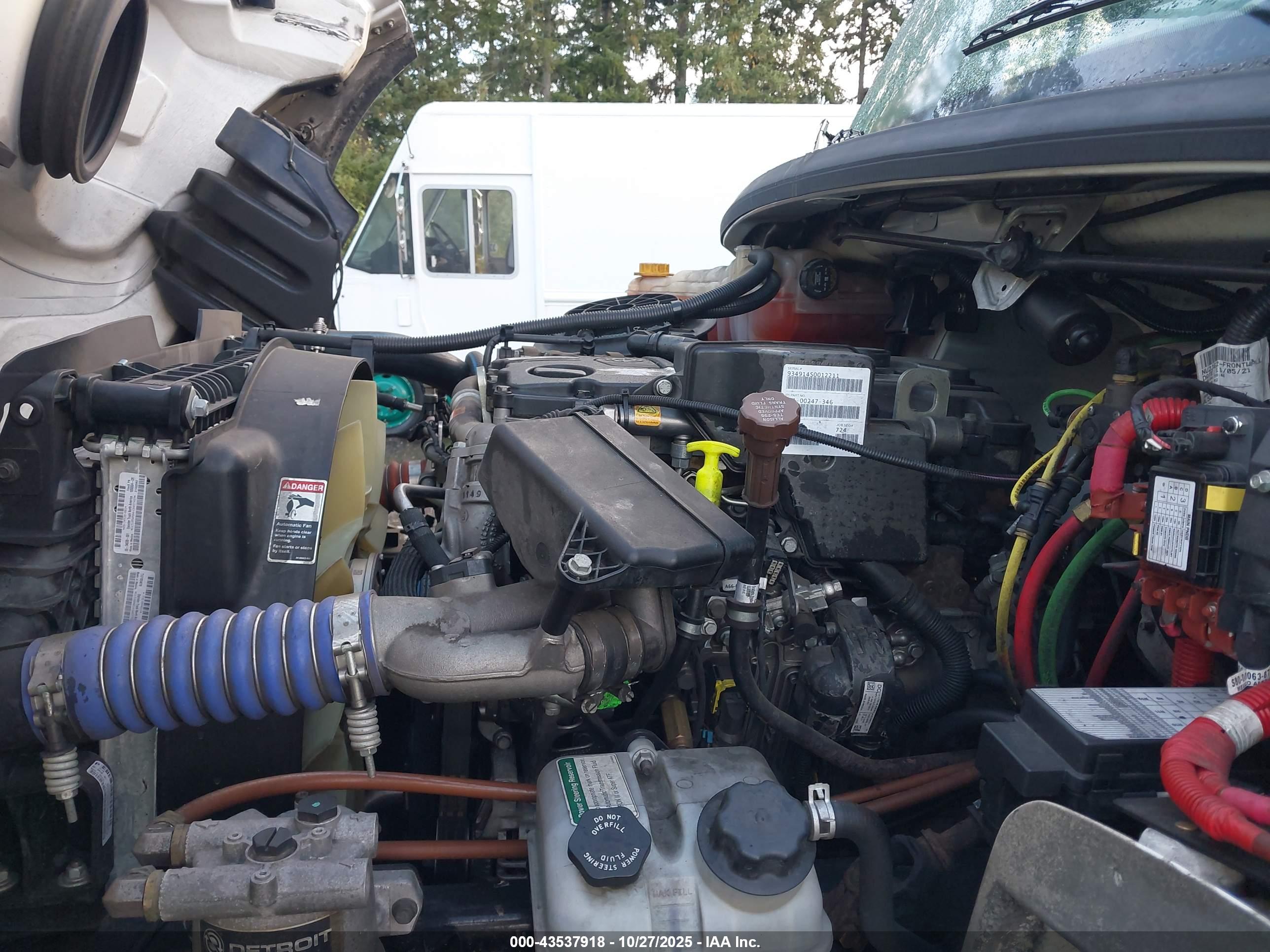 FREIGHTLINER M2 image 10