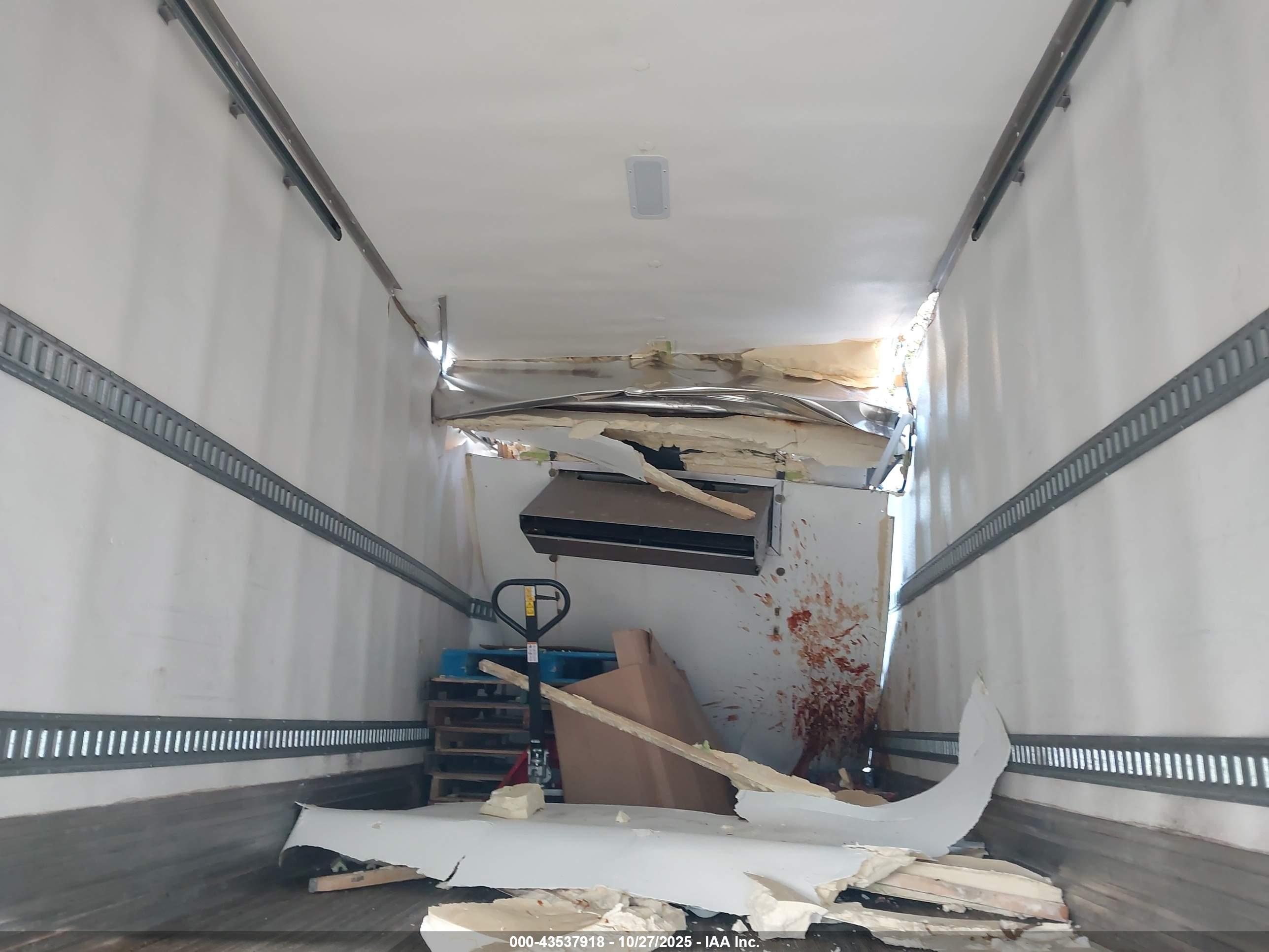 FREIGHTLINER M2 image 7