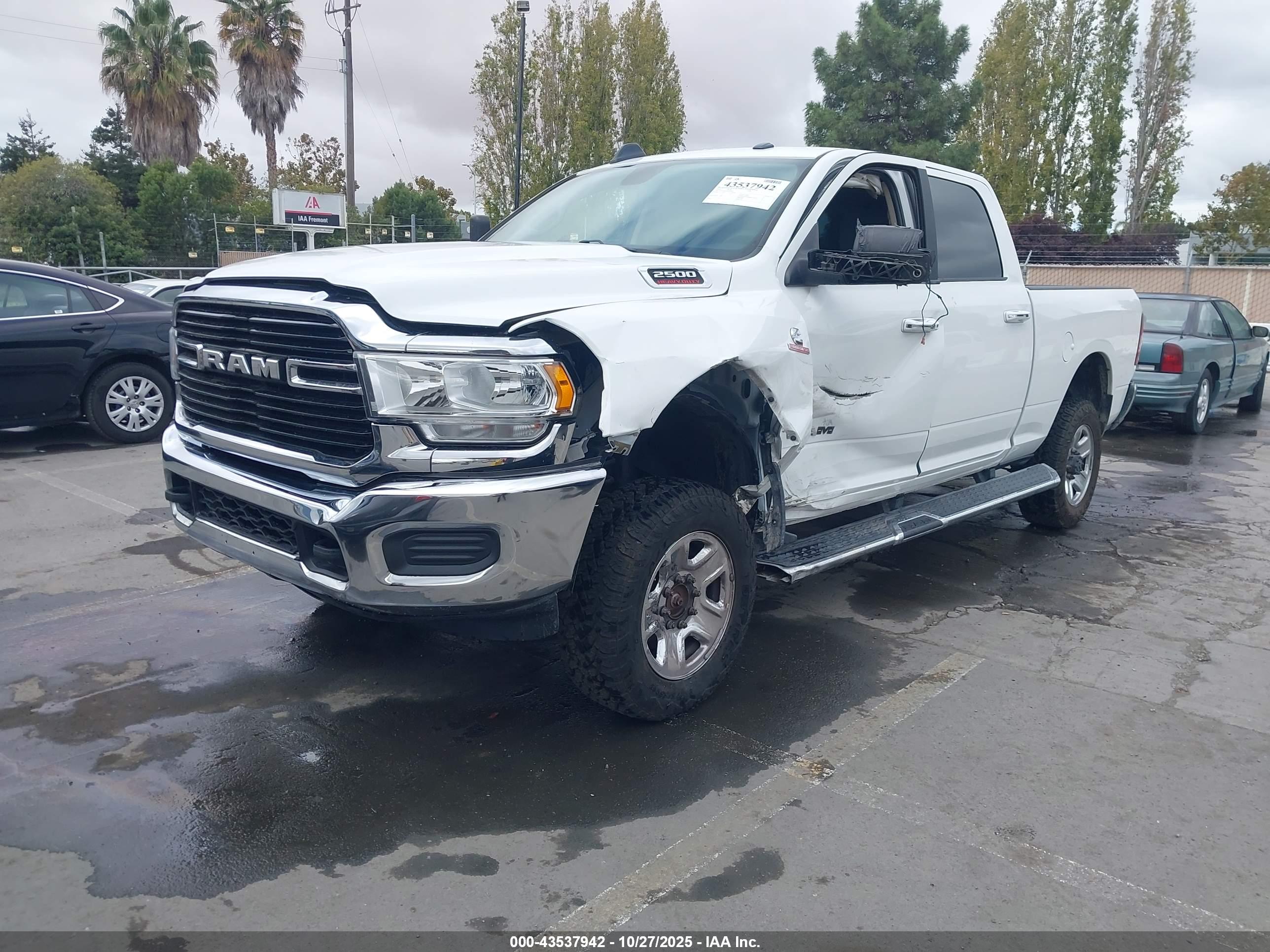 RAM 2500 image 2
