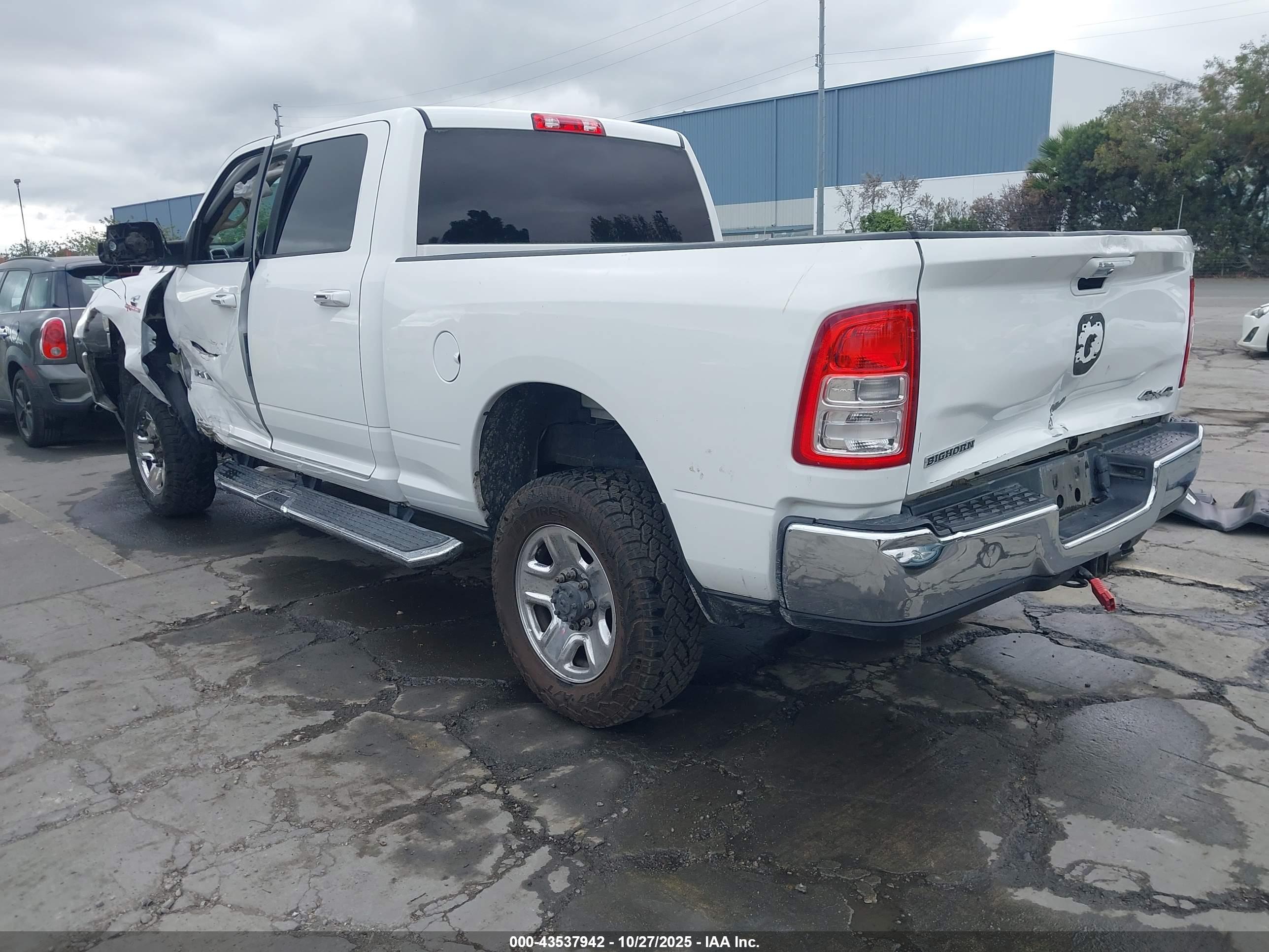 RAM 2500 image 3