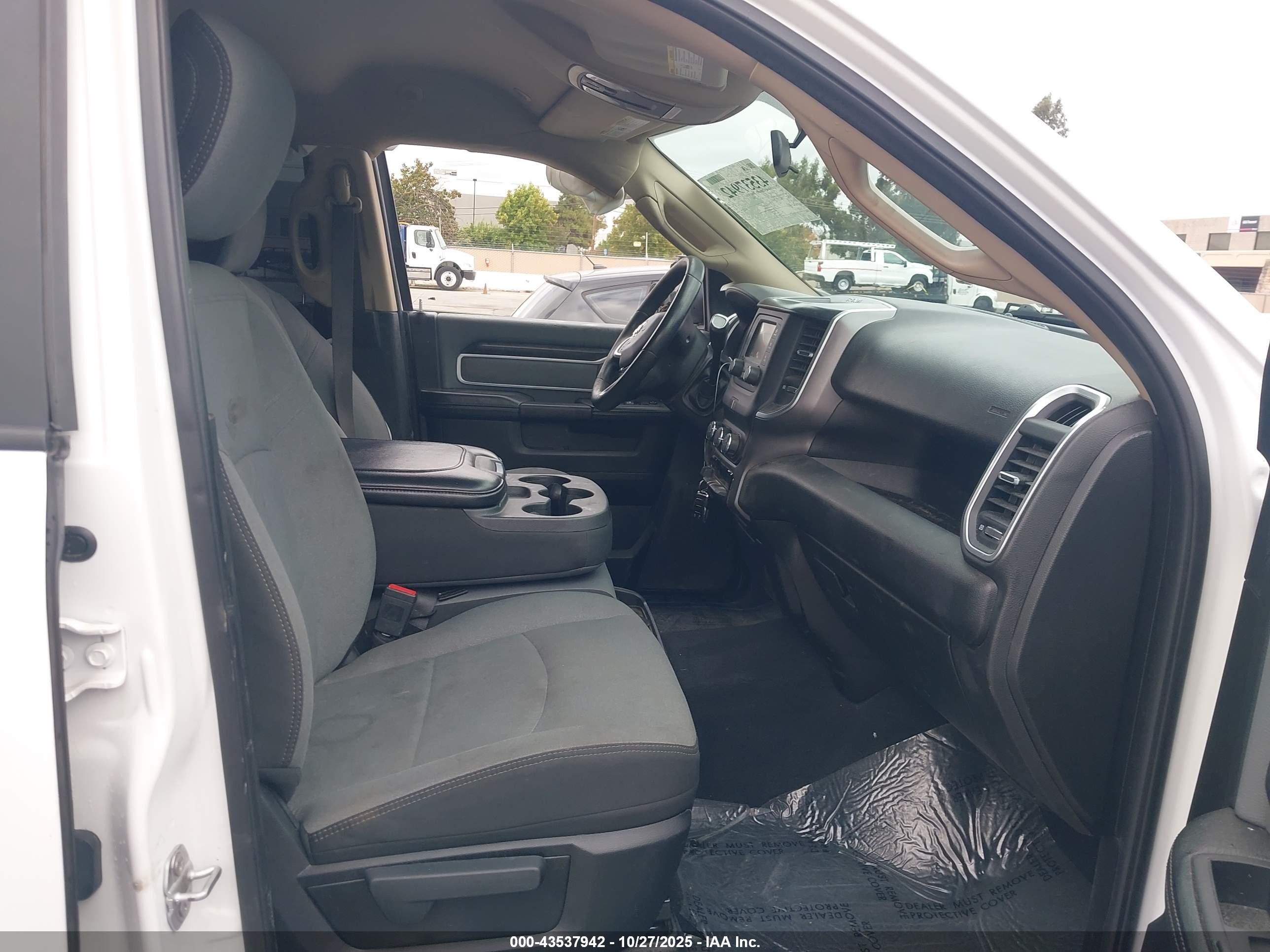 RAM 2500 image 5