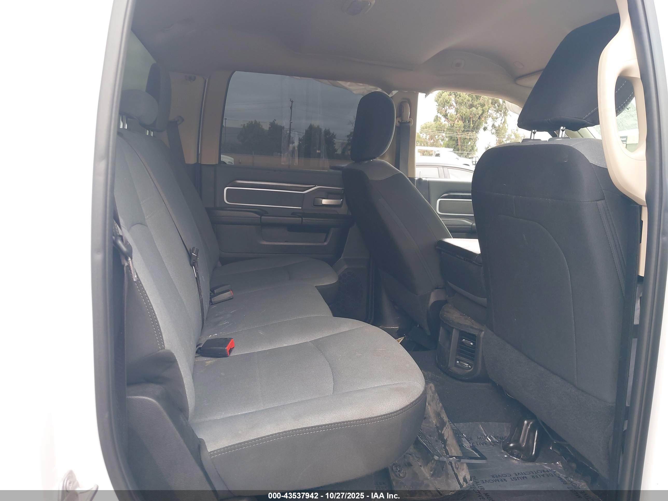 RAM 2500 image 8