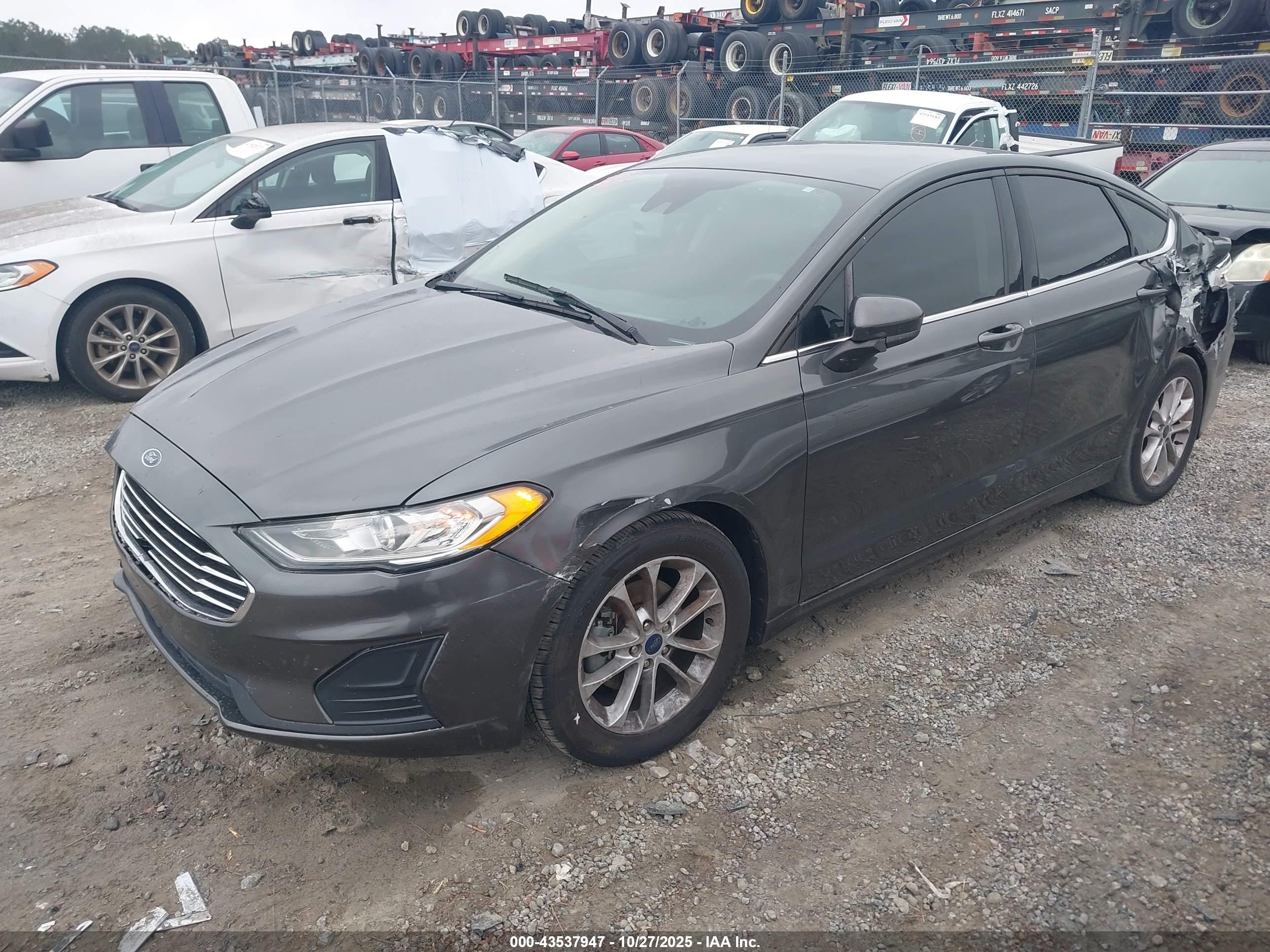 FORD FUSION image 2