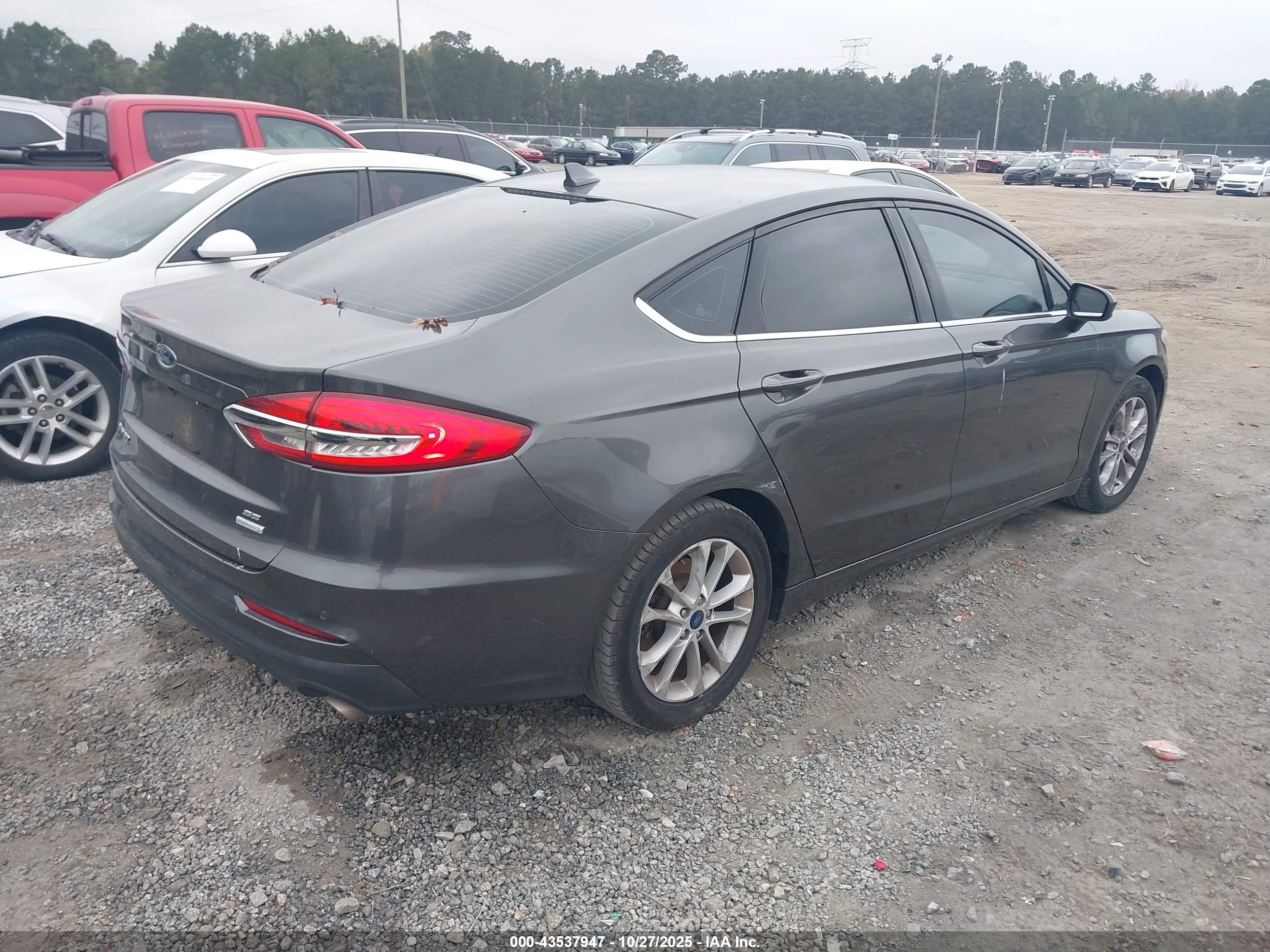 FORD FUSION image 4