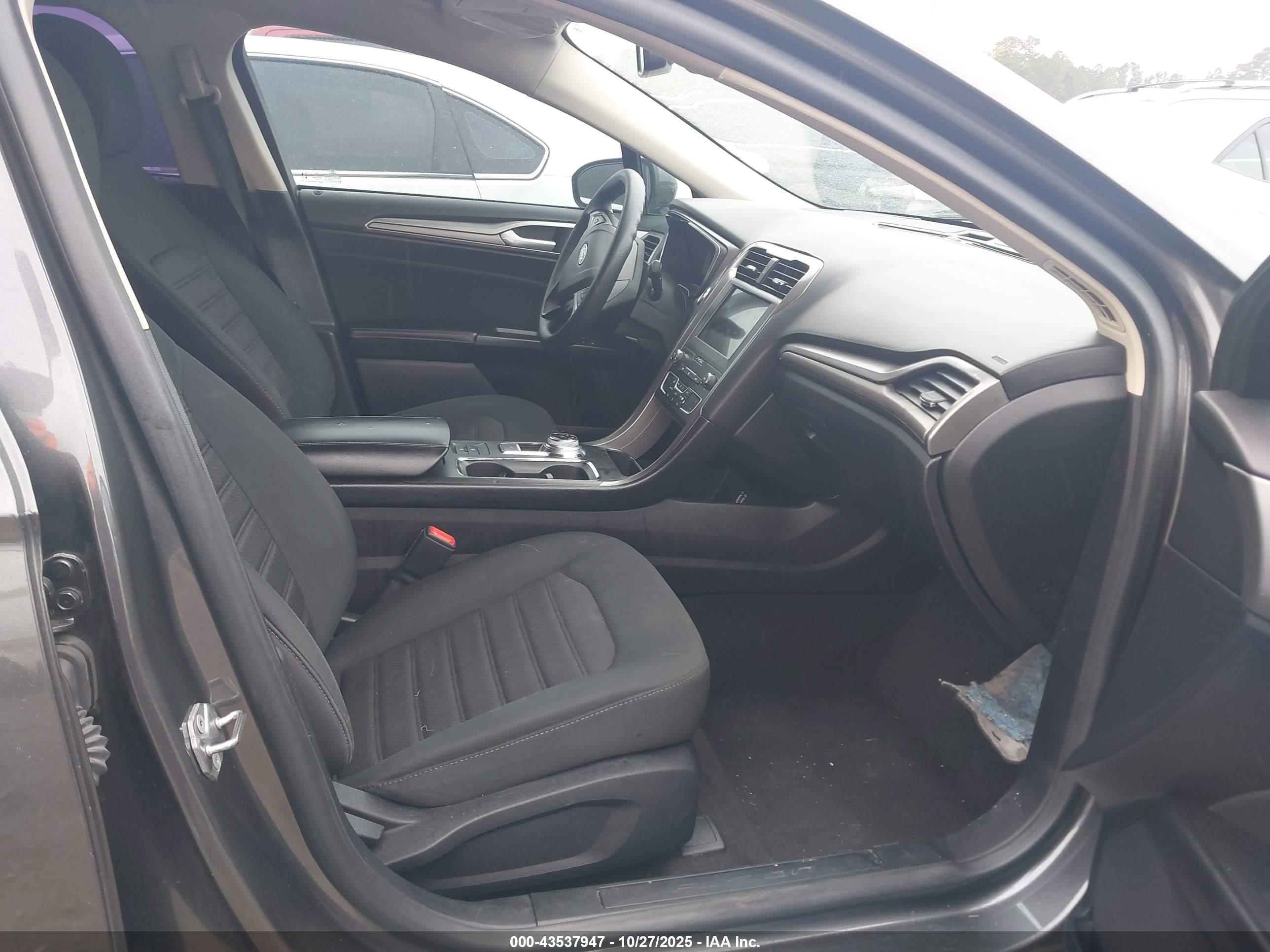 FORD FUSION image 5