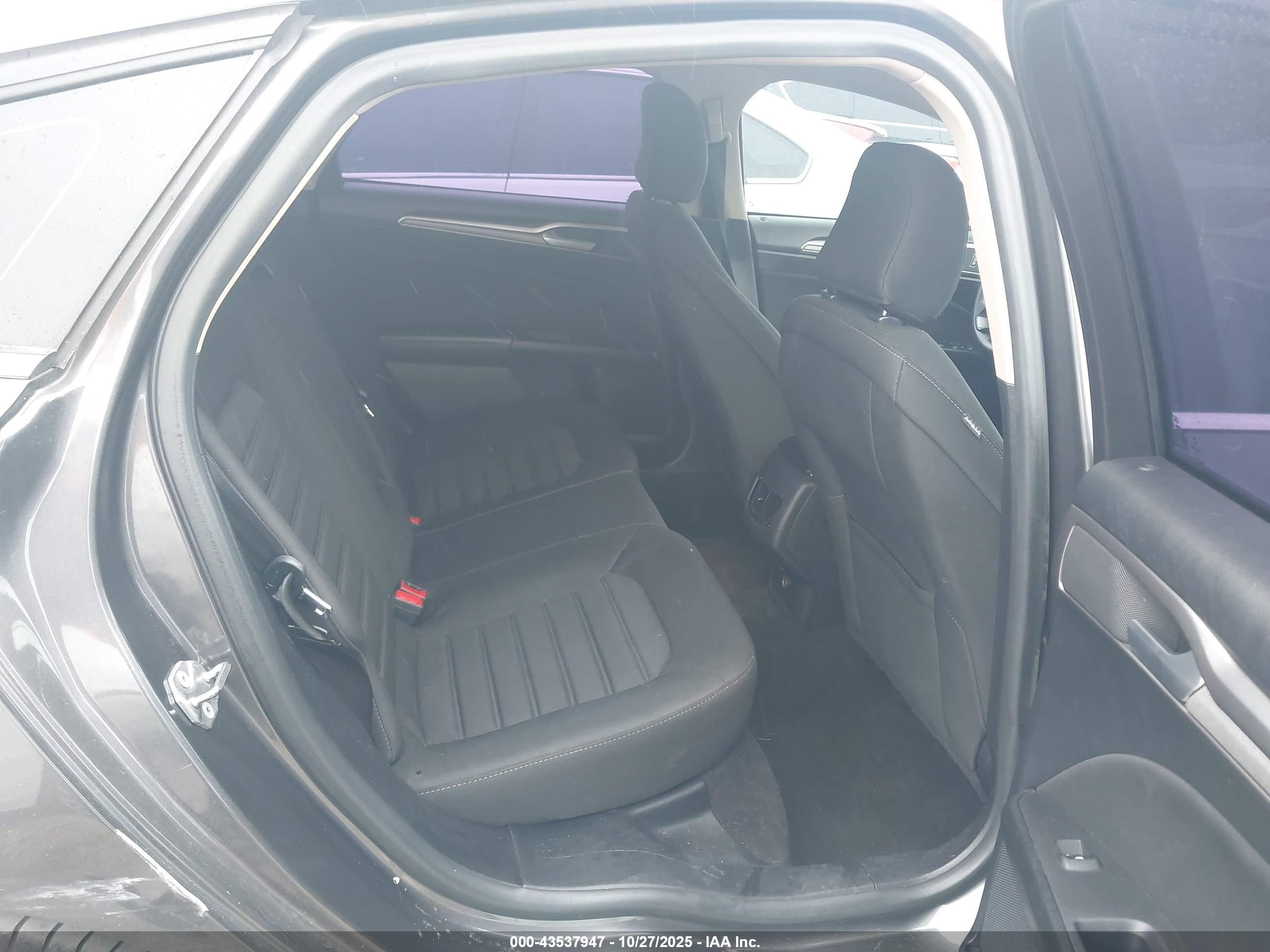 FORD FUSION image 8
