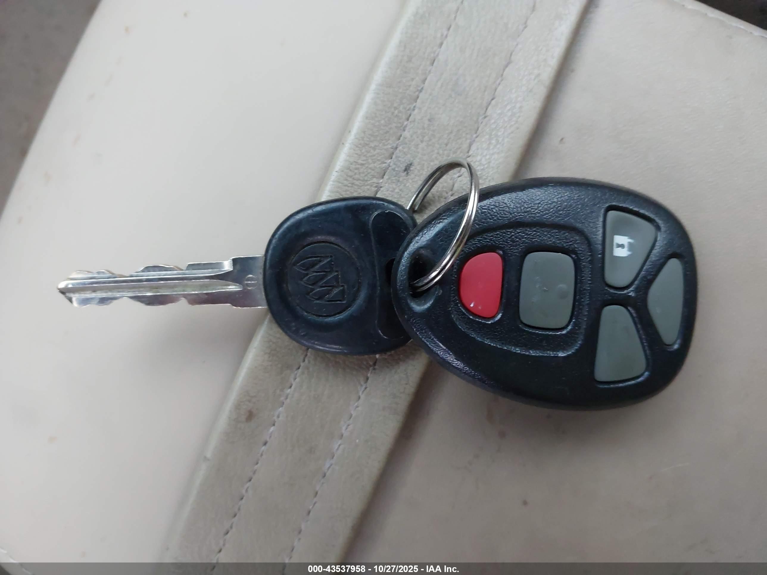 BUICK LUCERNE image 11