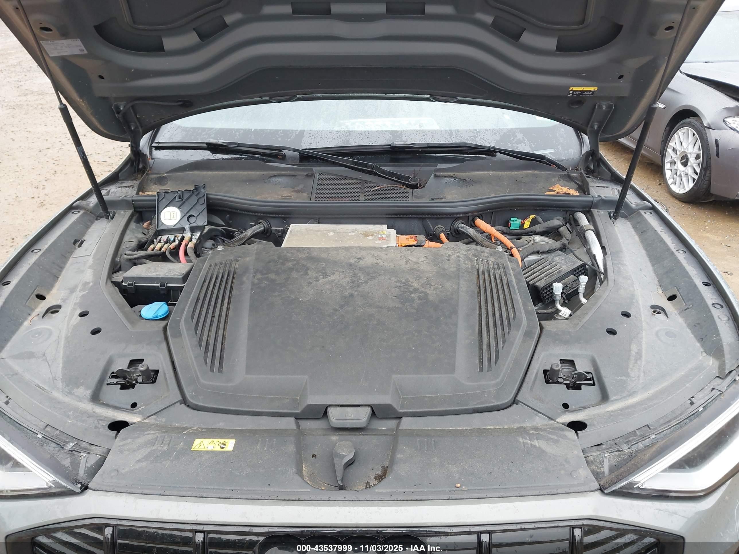 AUDI E-TRON image 10