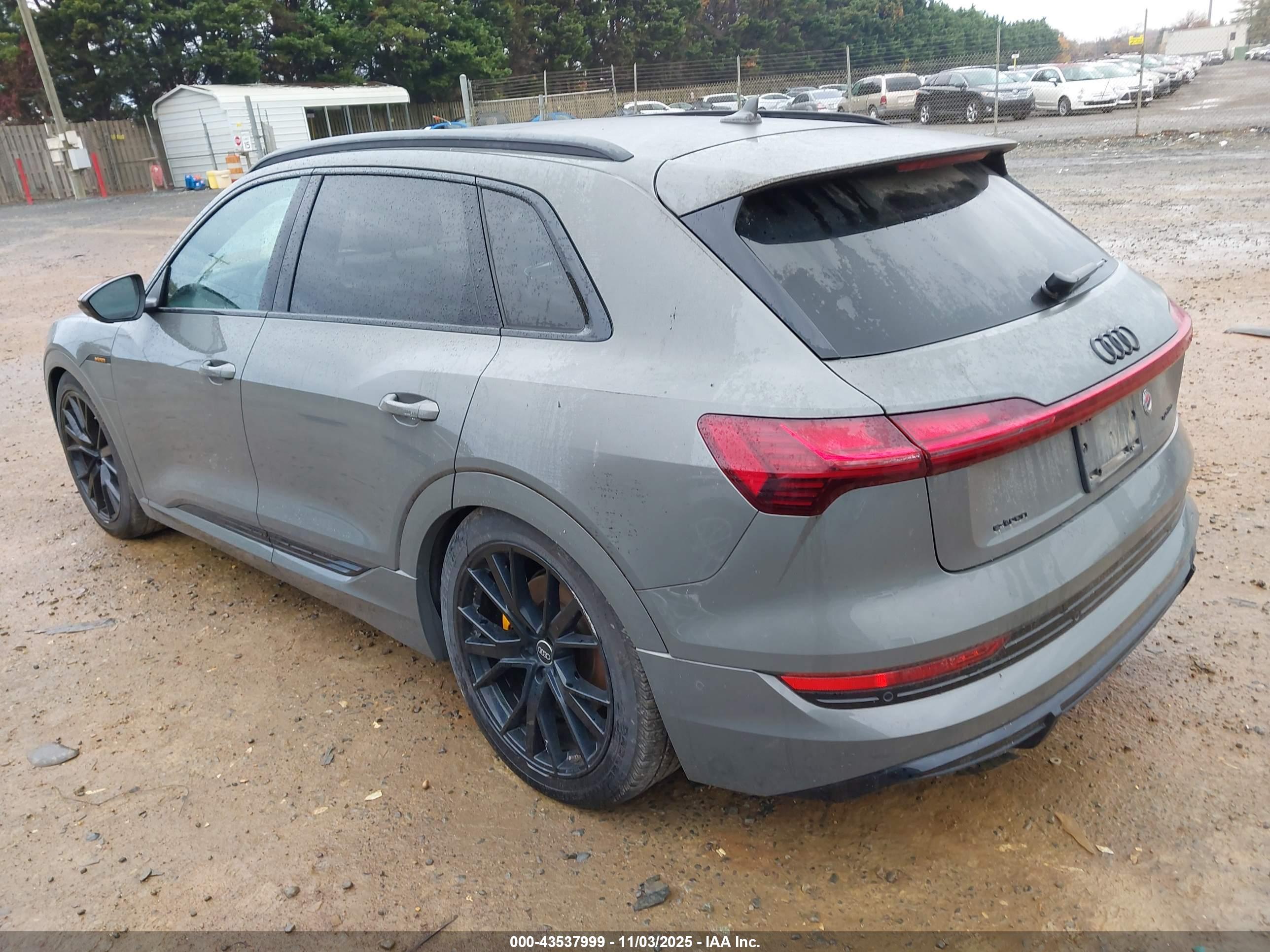 AUDI E-TRON image 3