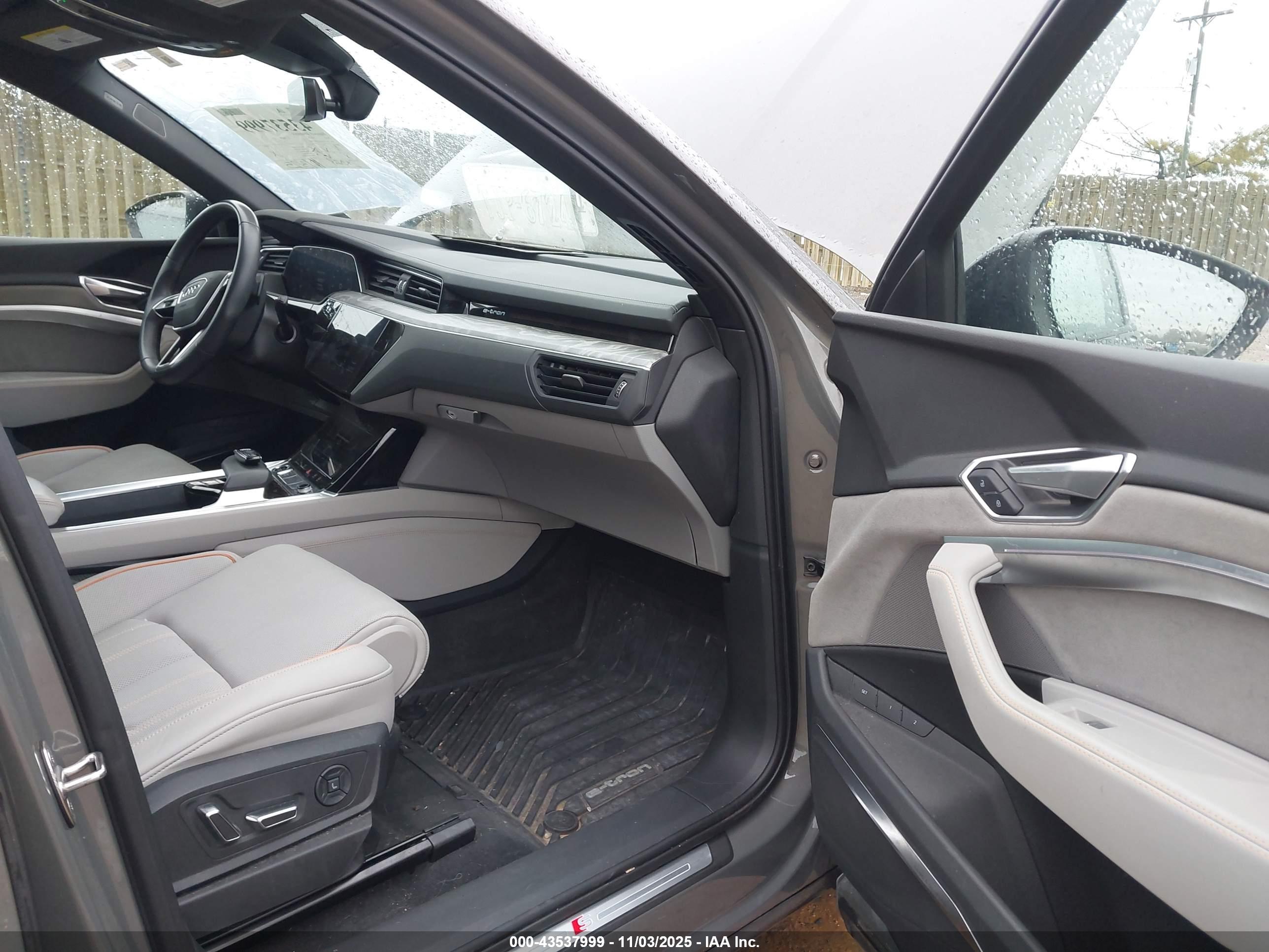 AUDI E-TRON image 5