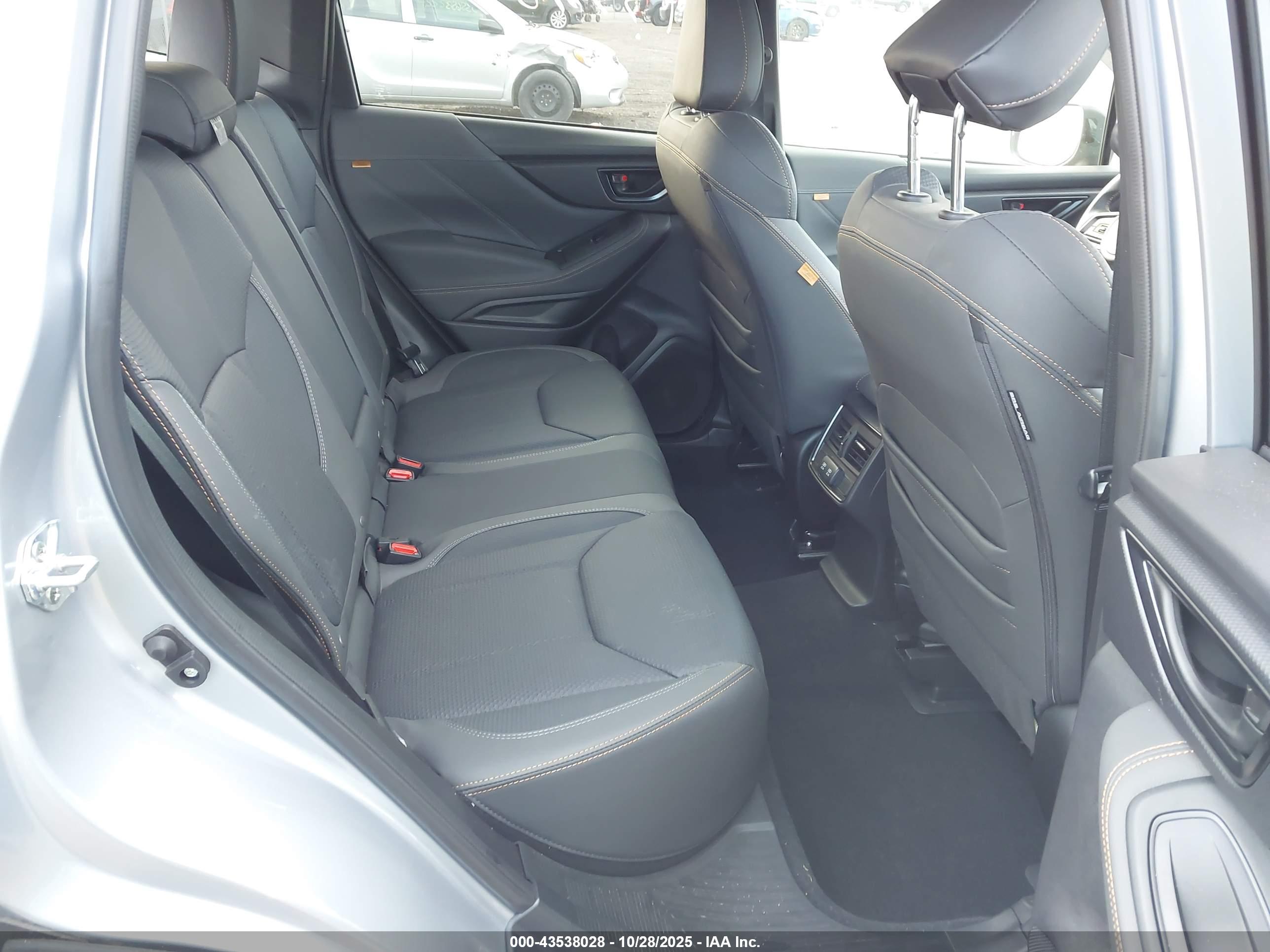SUBARU FORESTER image 8