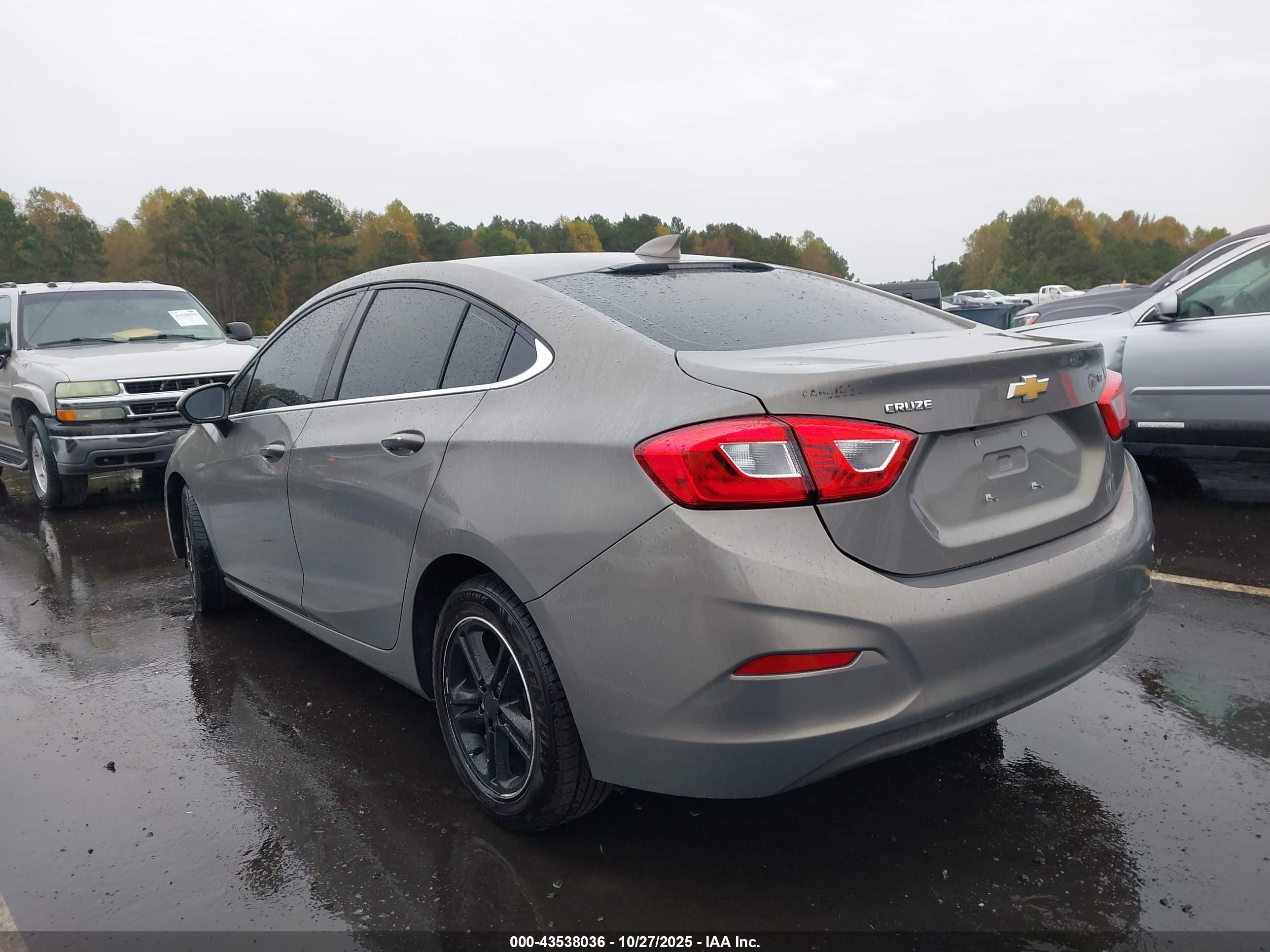 CHEVROLET CRUZE image 3