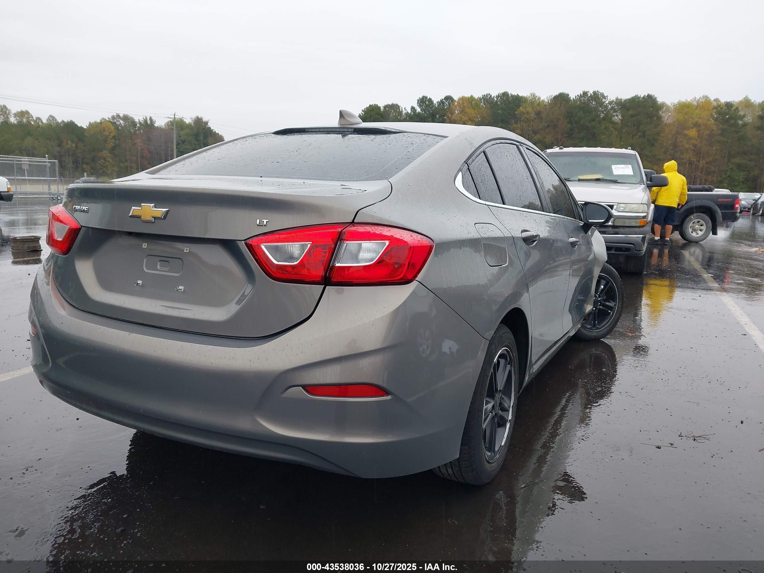 CHEVROLET CRUZE image 4