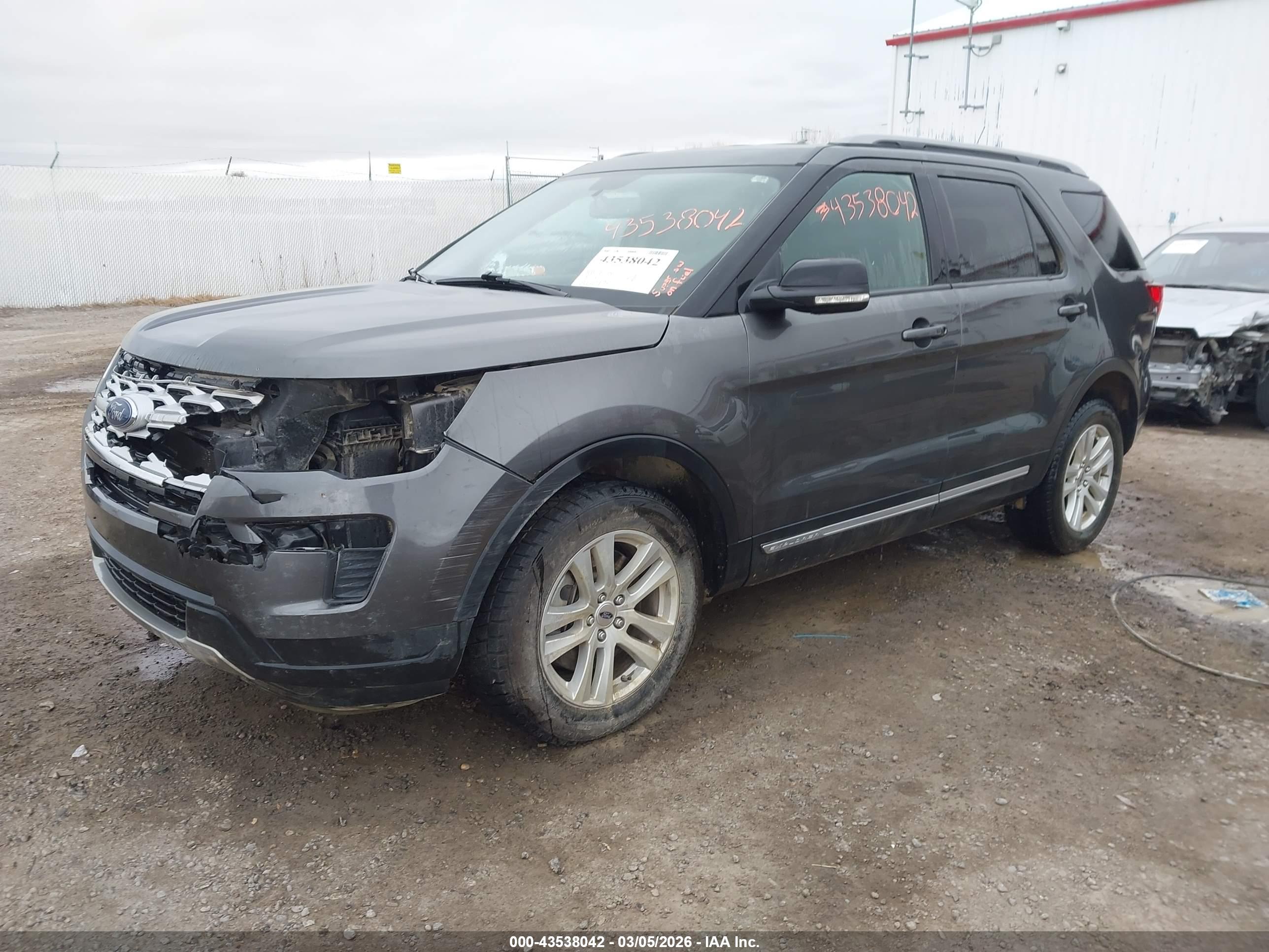 FORD EXPLORER image 2
