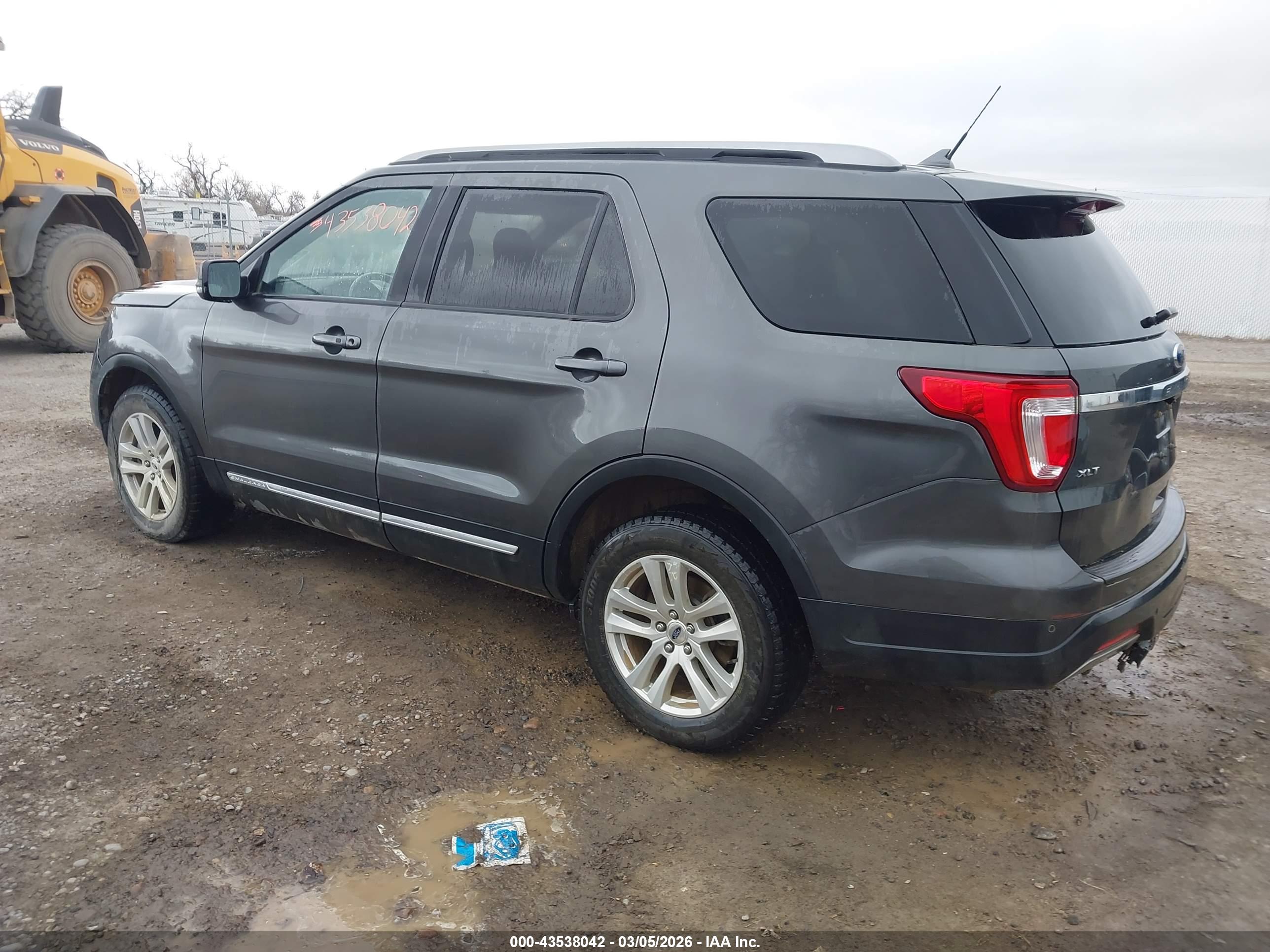 FORD EXPLORER image 3
