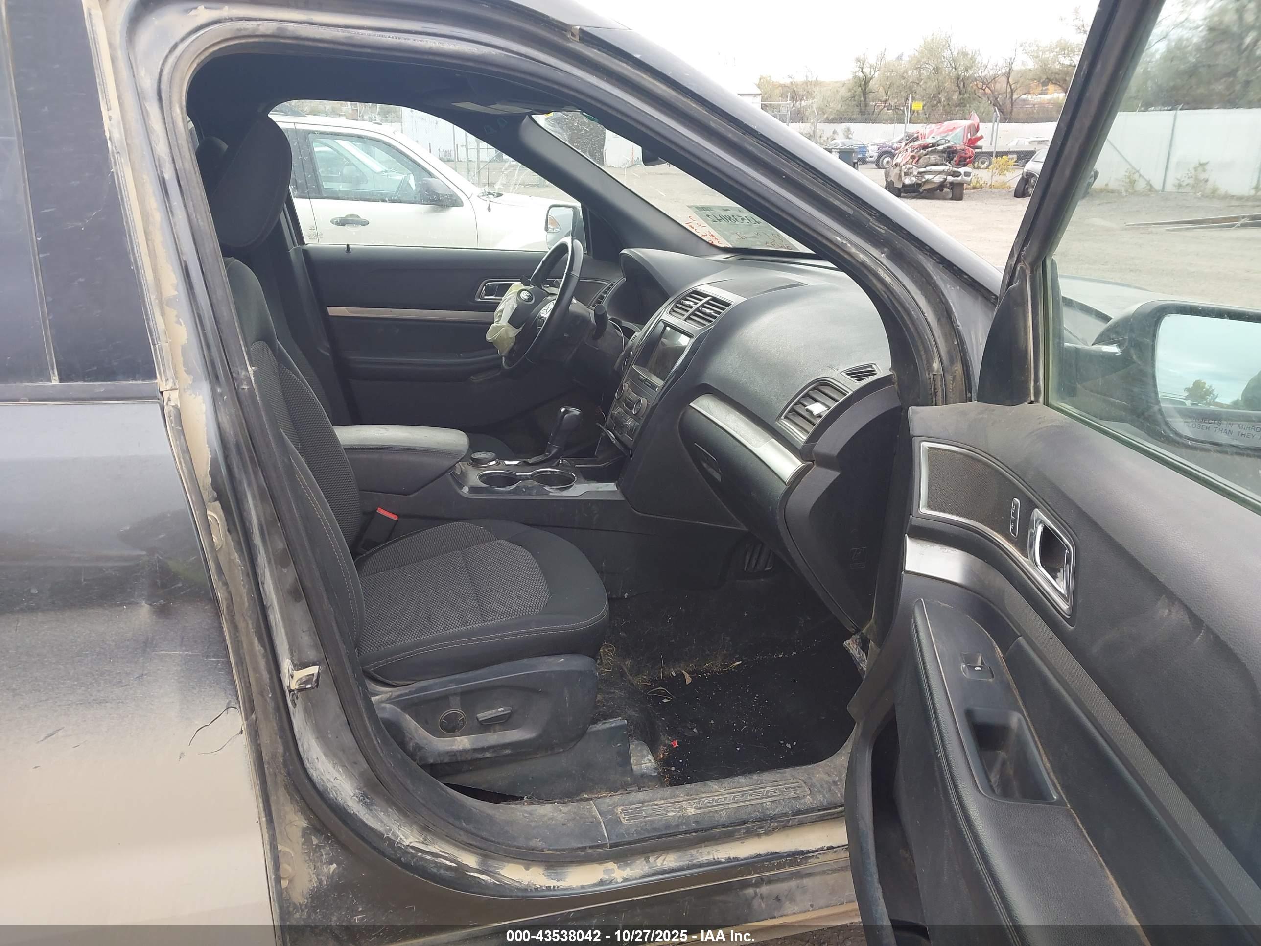 FORD EXPLORER image 5
