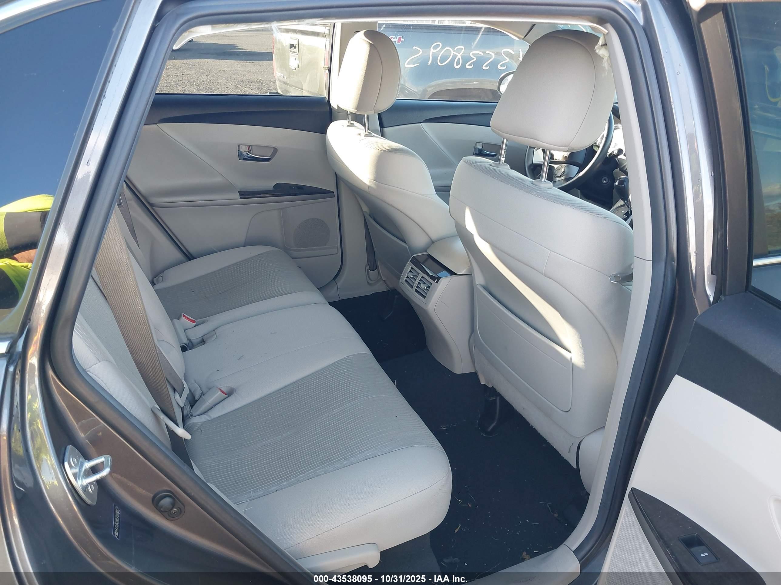 TOYOTA VENZA image 8