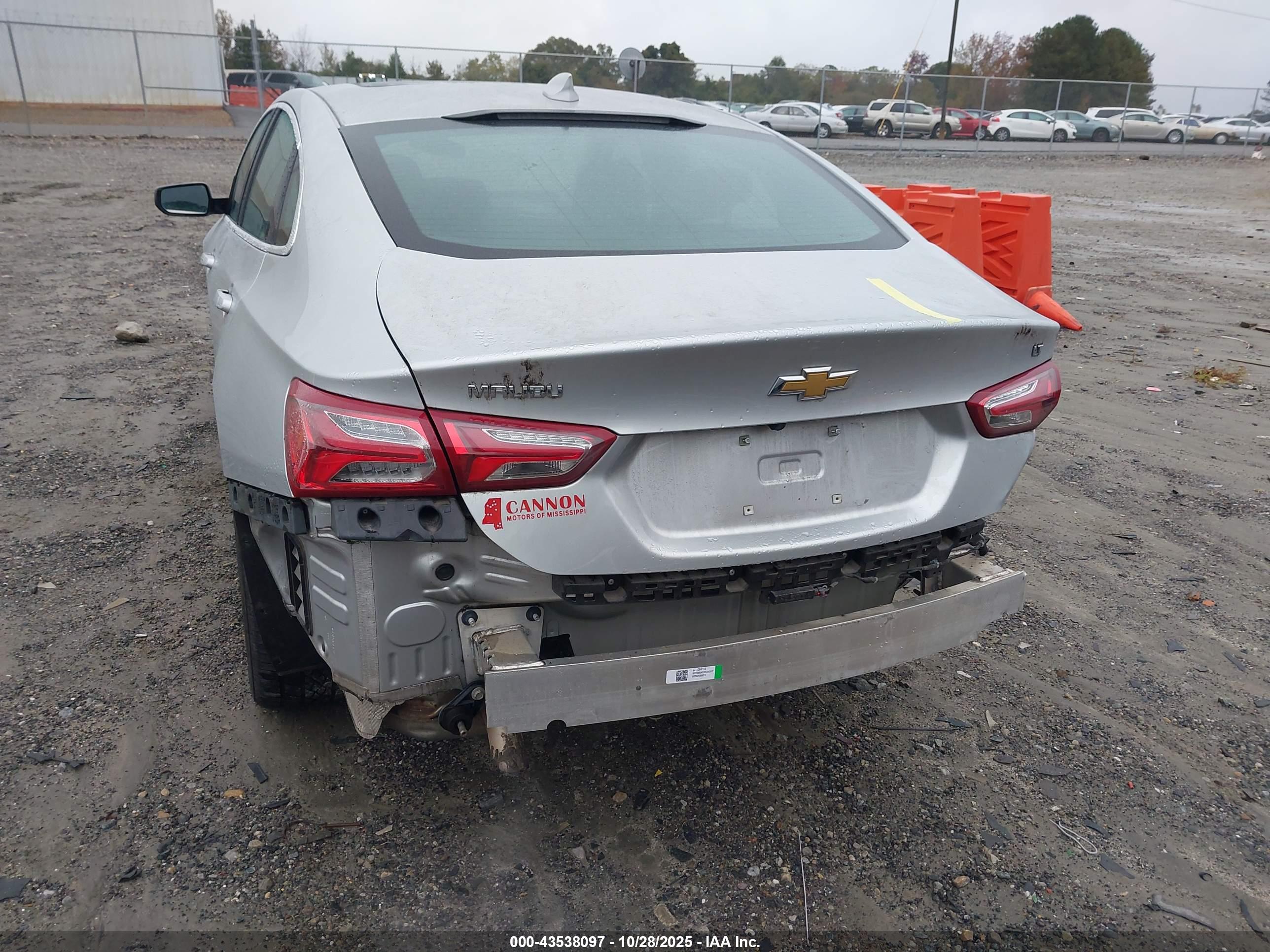 CHEVROLET MALIBU image 6