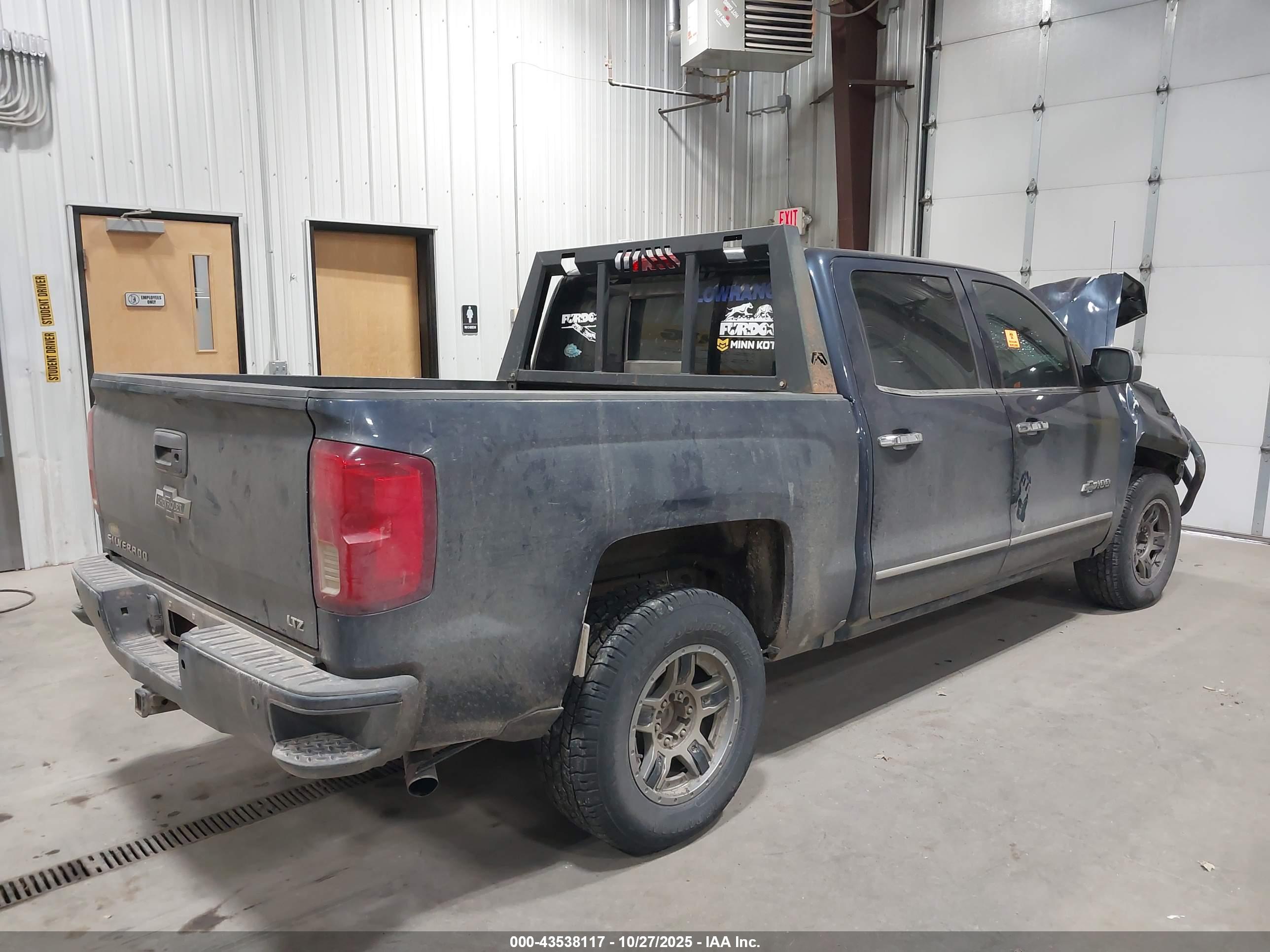 CHEVROLET SILVERADO image 4