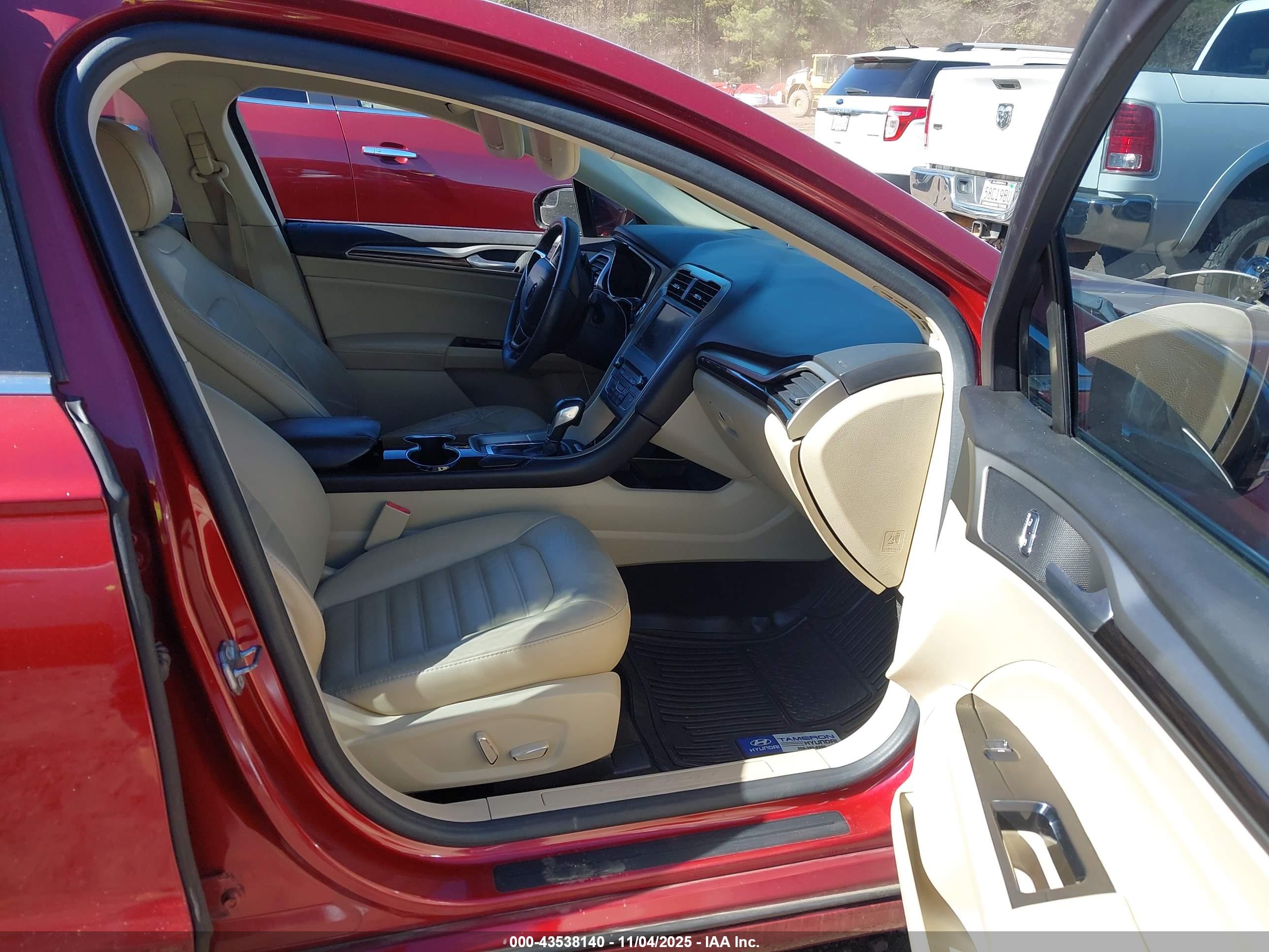FORD FUSION image 5