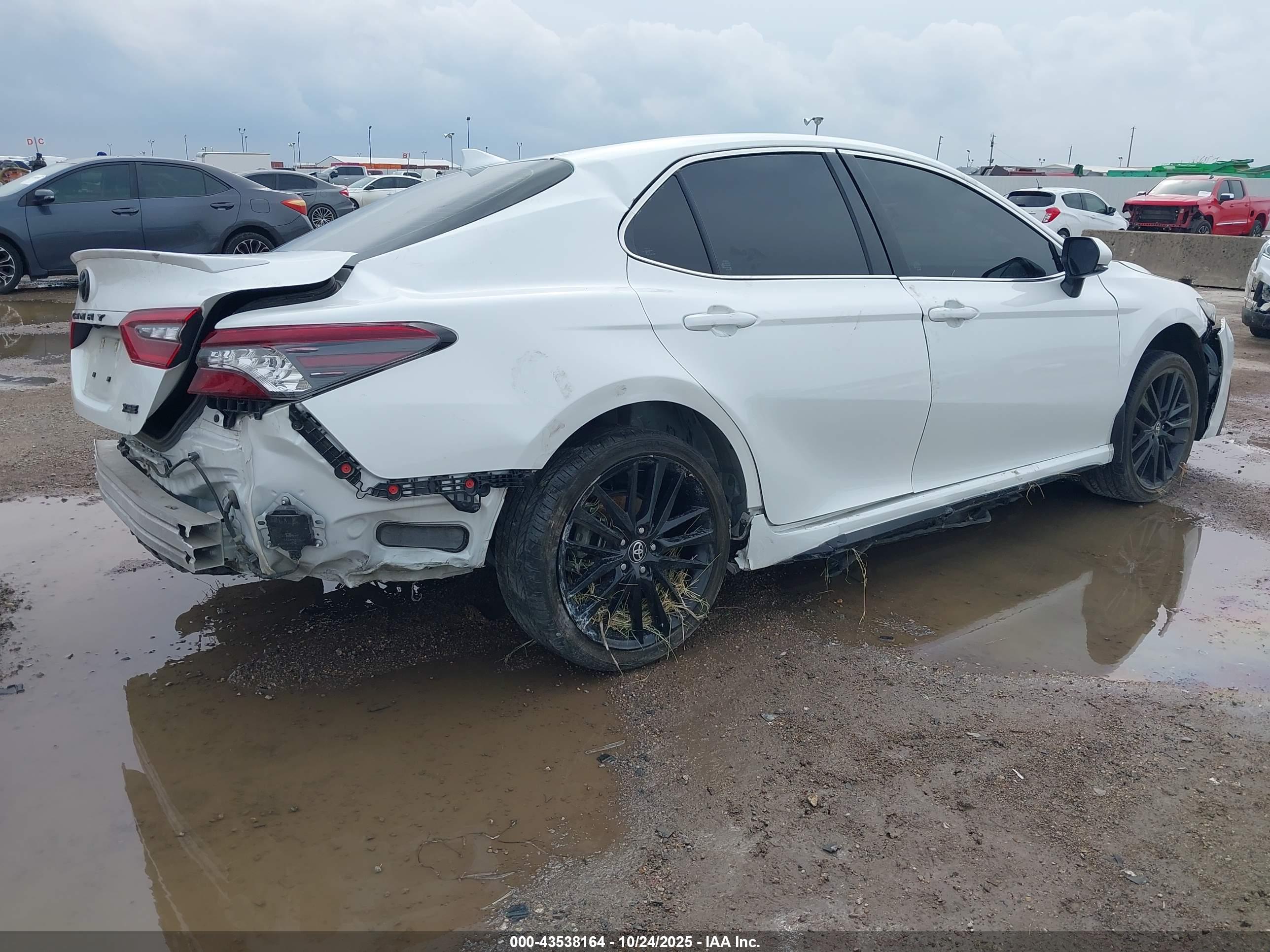 TOYOTA CAMRY image 4