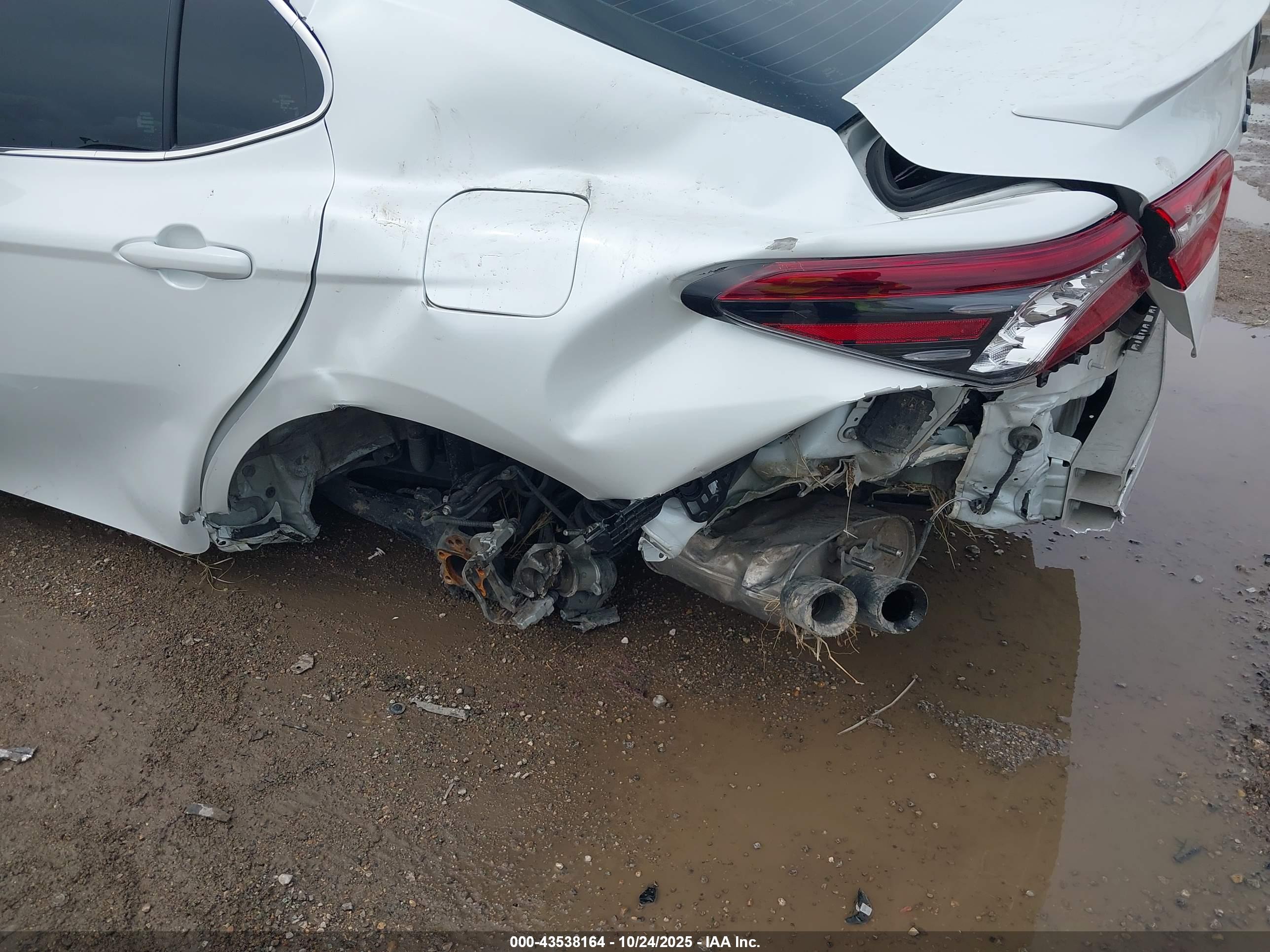 TOYOTA CAMRY image 6