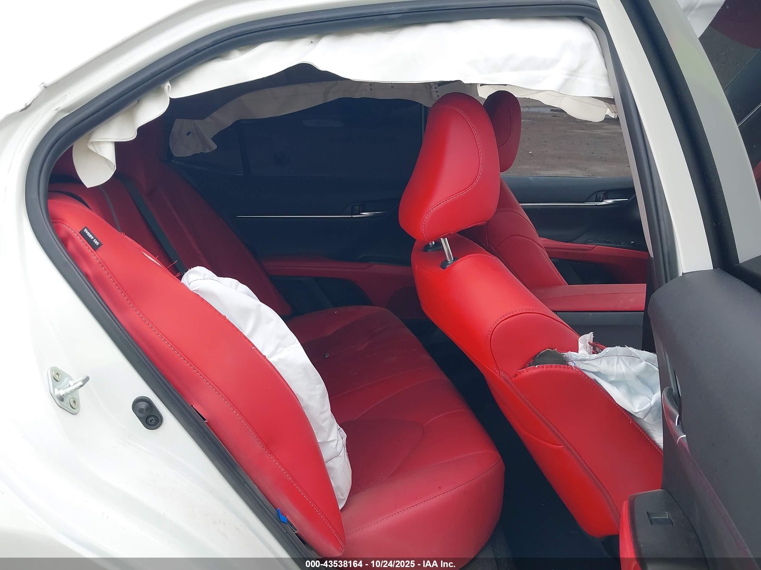 TOYOTA CAMRY image 8