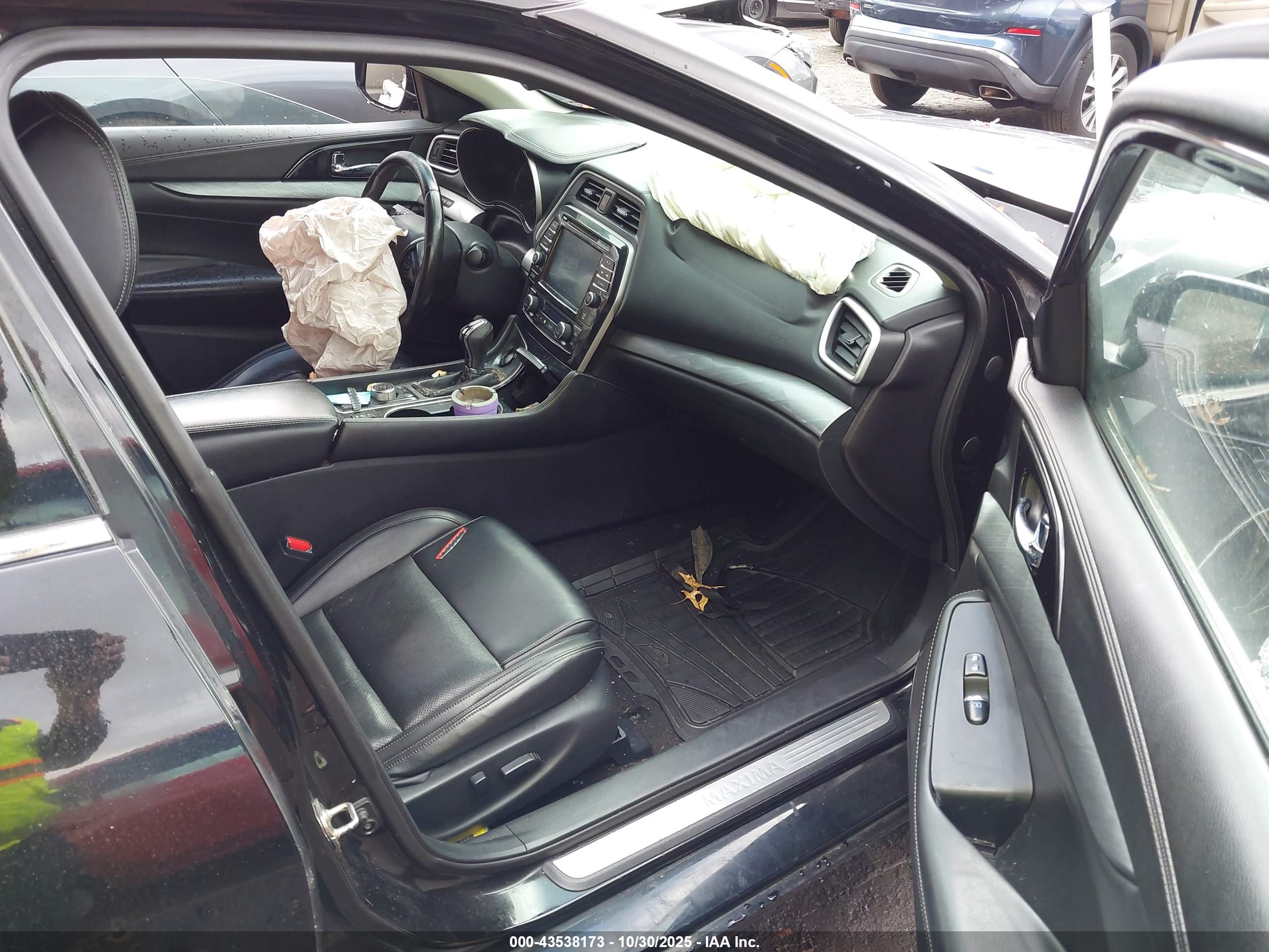 NISSAN MAXIMA image 5