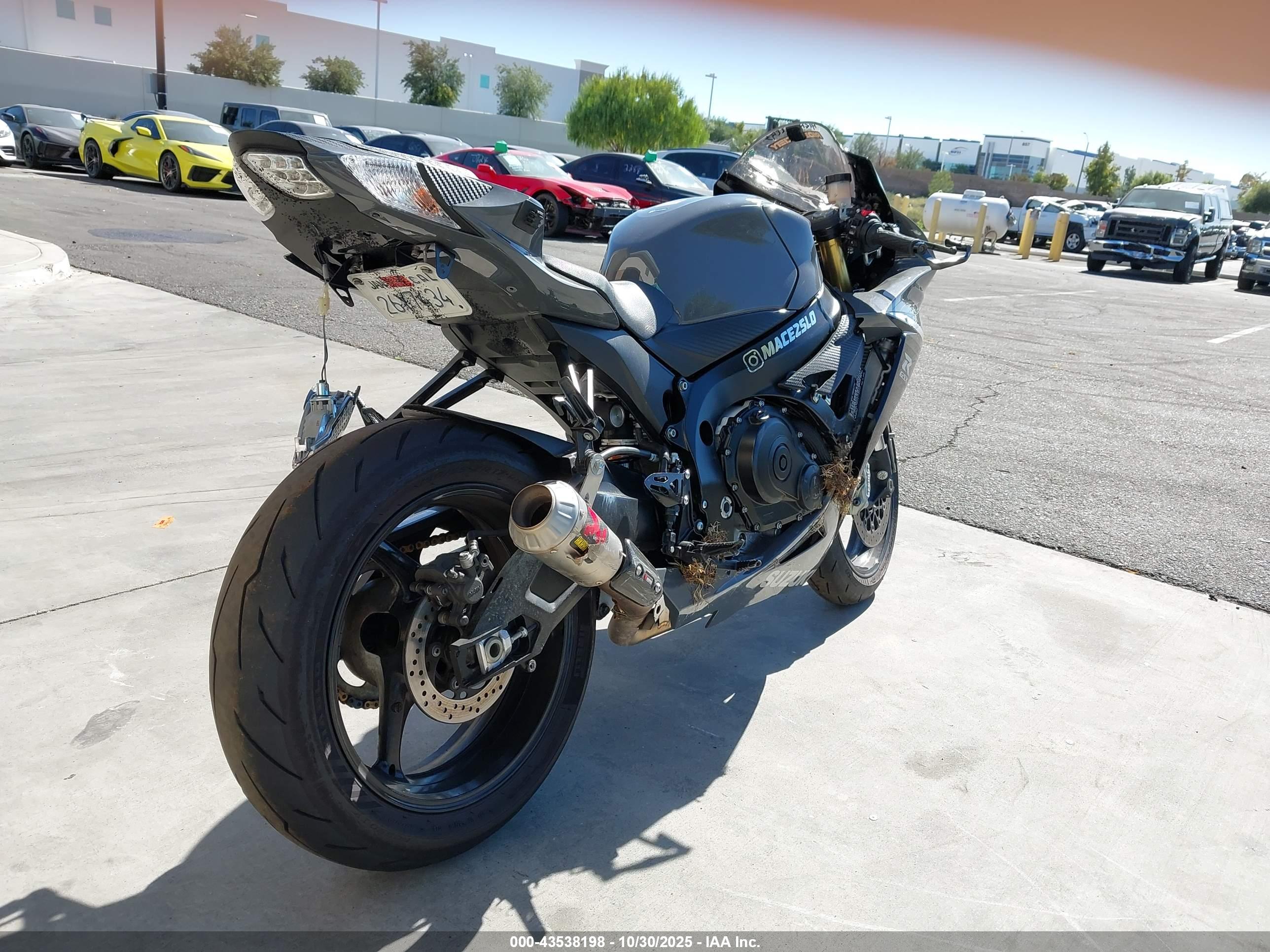 SUZUKI GSX-R750 image 4