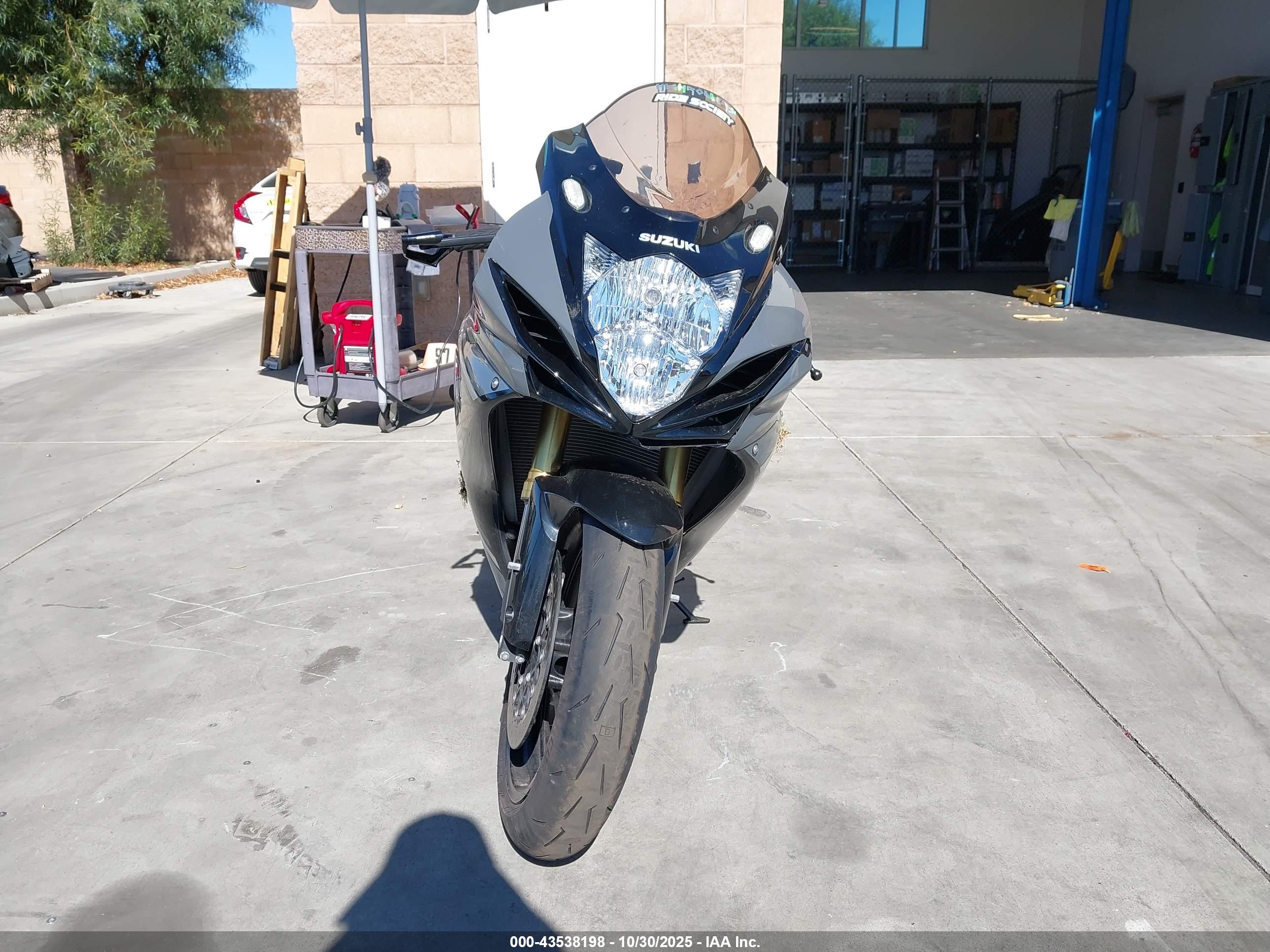 SUZUKI GSX-R750 image 5